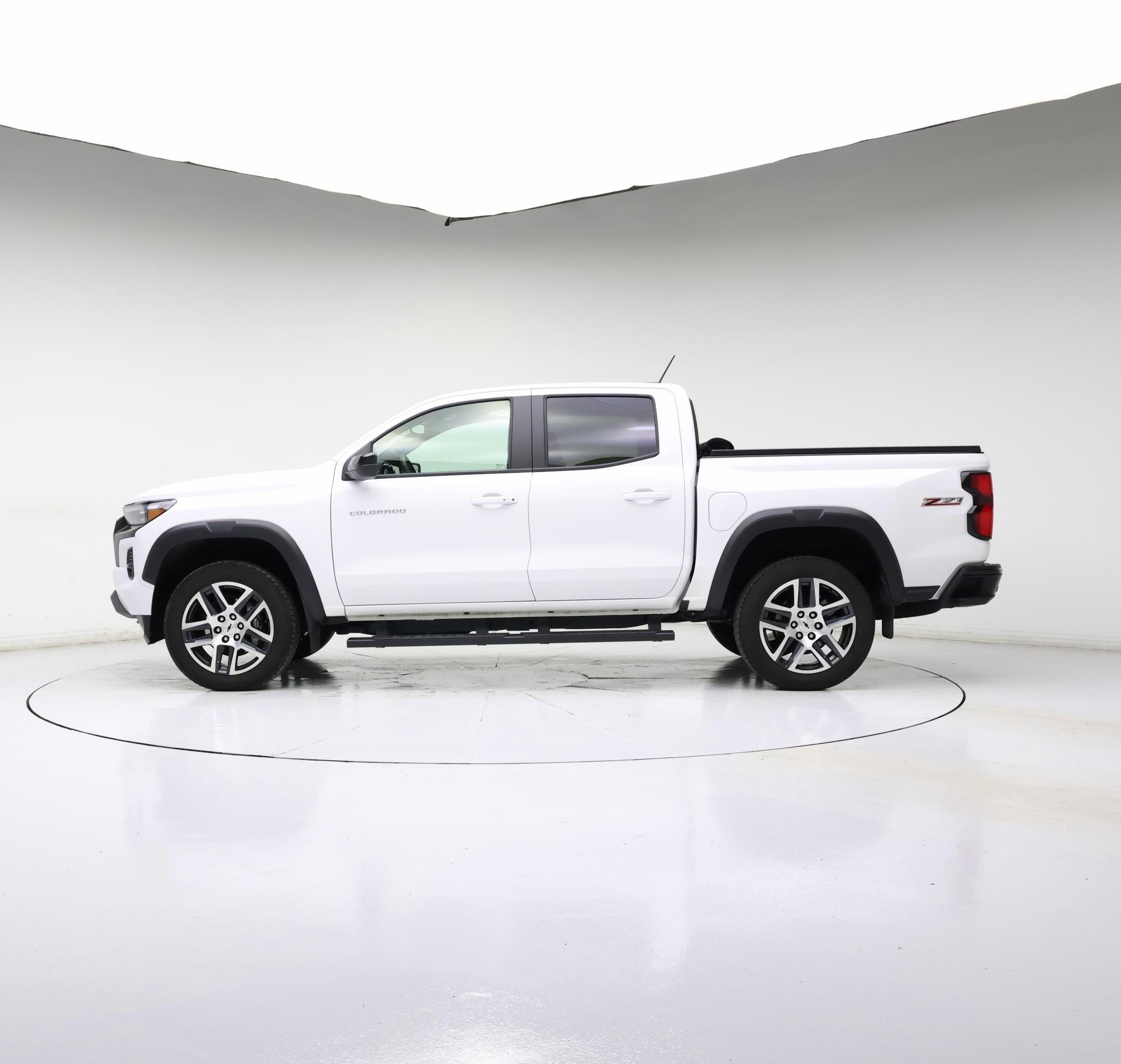 Thumbnail: 2024 Chevrolet Colorado - 3