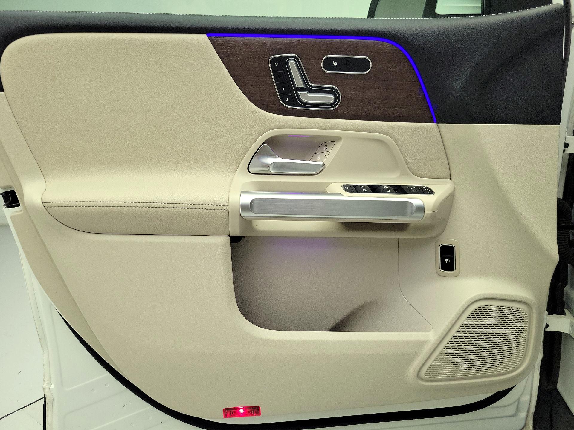 Thumbnail: 2023 Mercedes-Benz GLB - 12