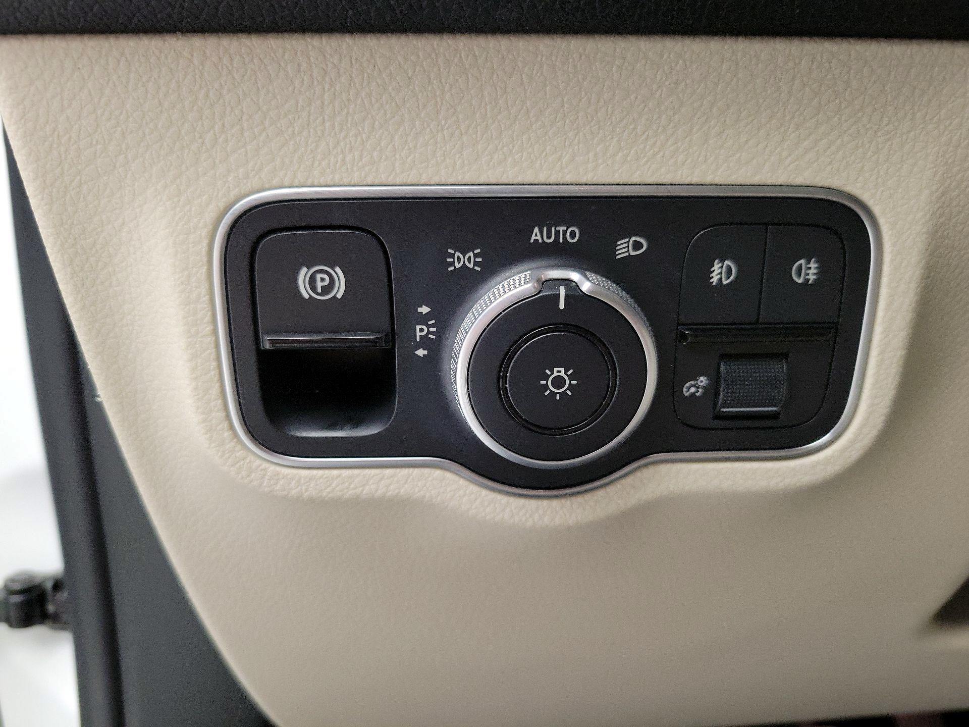 Thumbnail: 2023 Mercedes-Benz GLB - 13