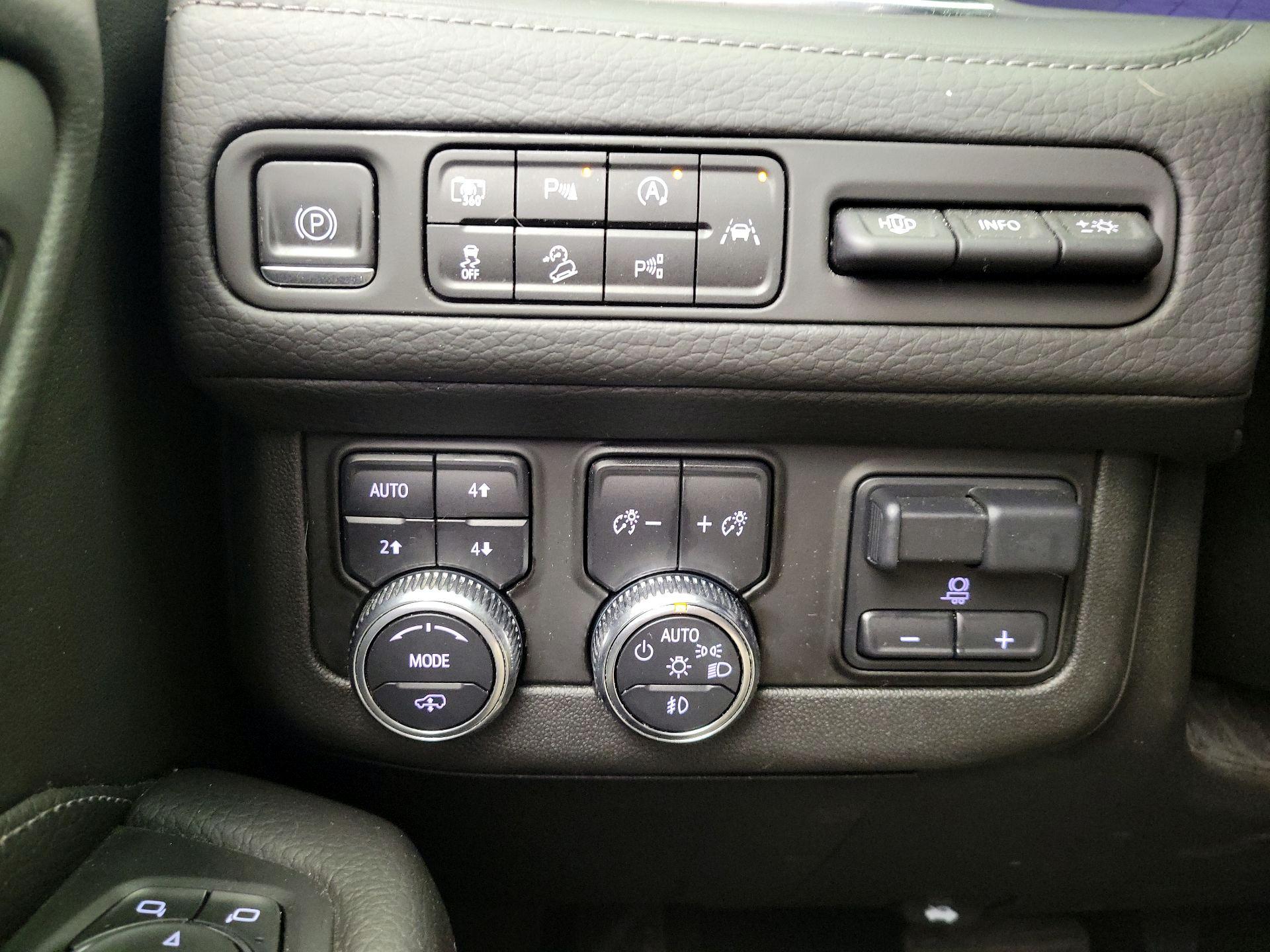 Thumbnail: 2023 GMC Yukon XL - 13