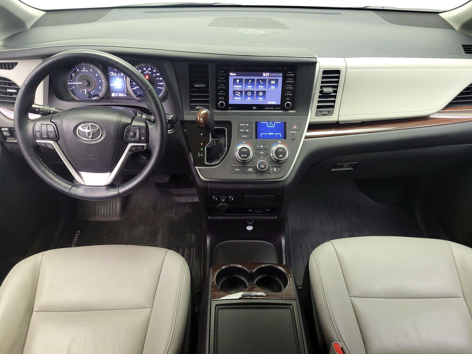 Thumbnail: 2018 Toyota Sienna - 9