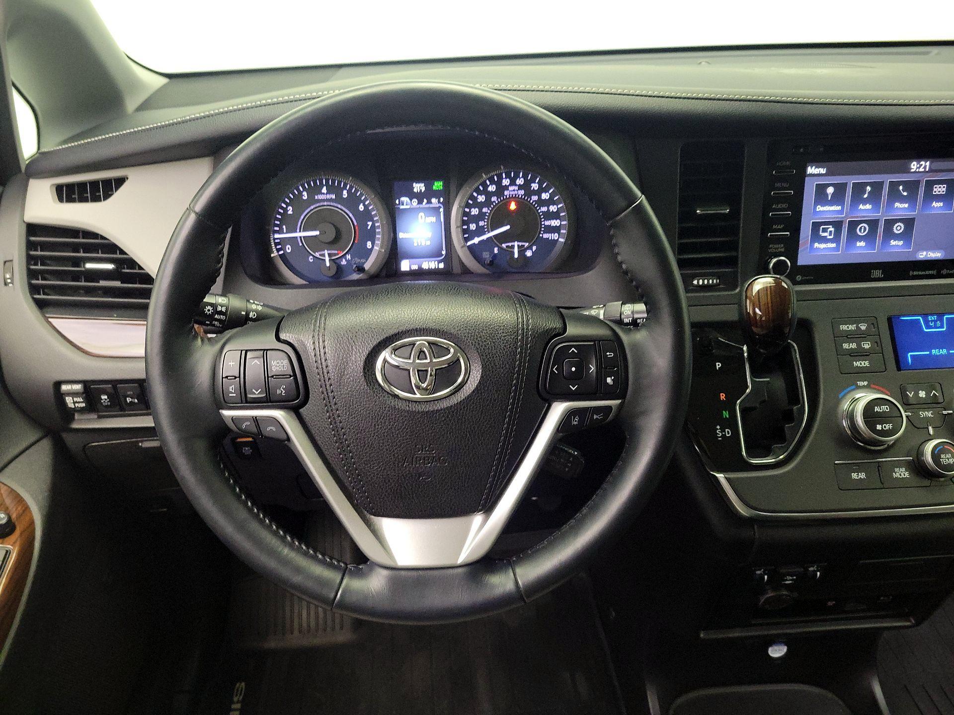 Thumbnail: 2018 Toyota Sienna - 10