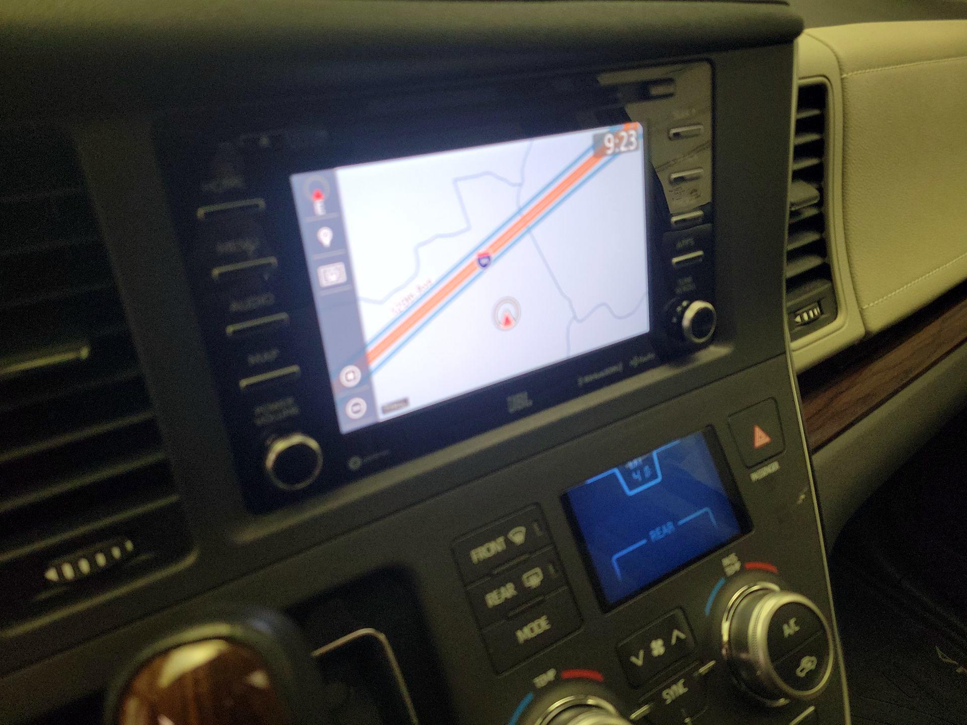 Thumbnail: 2018 Toyota Sienna - 14