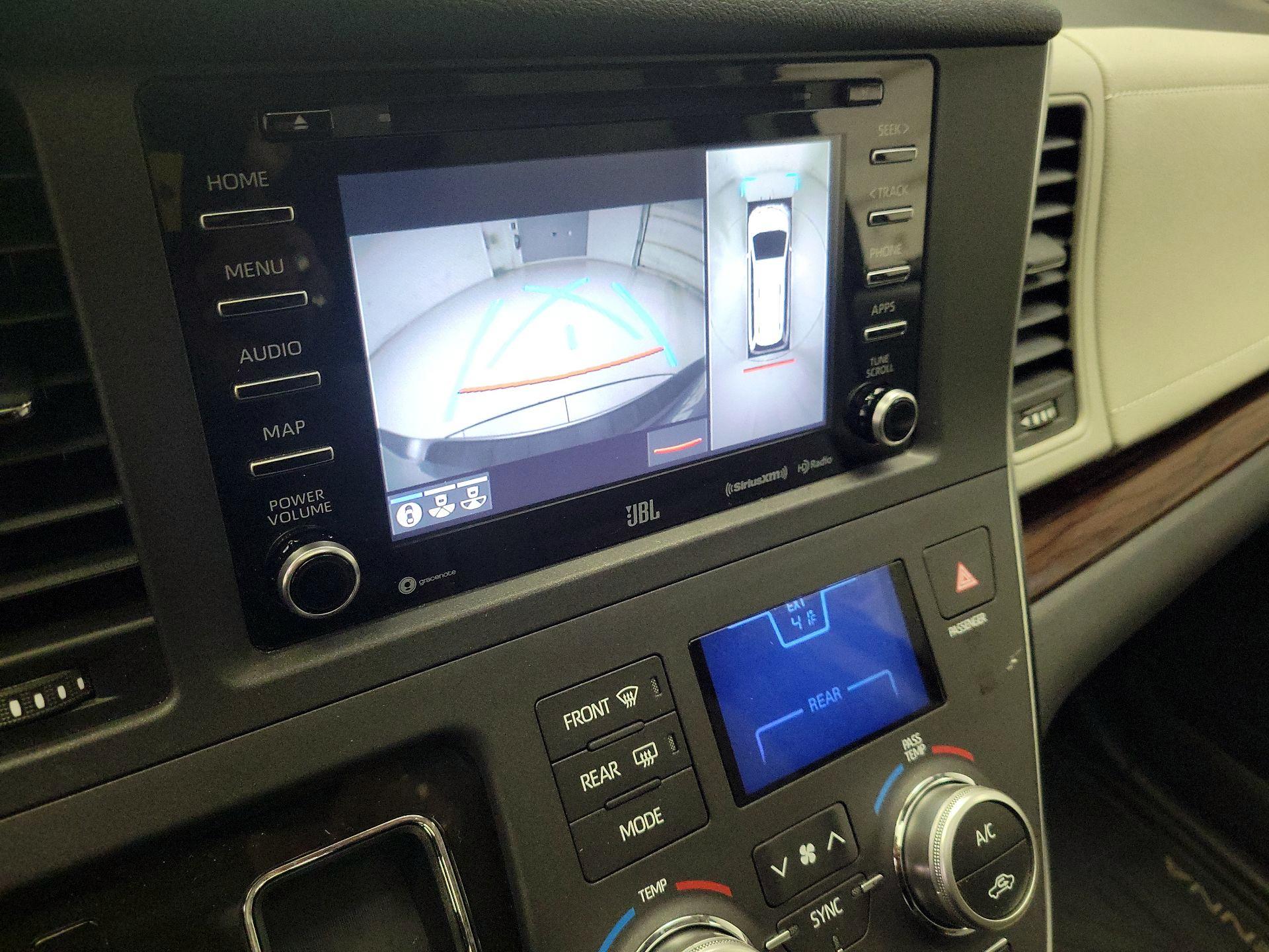 Thumbnail: 2018 Toyota Sienna - 15