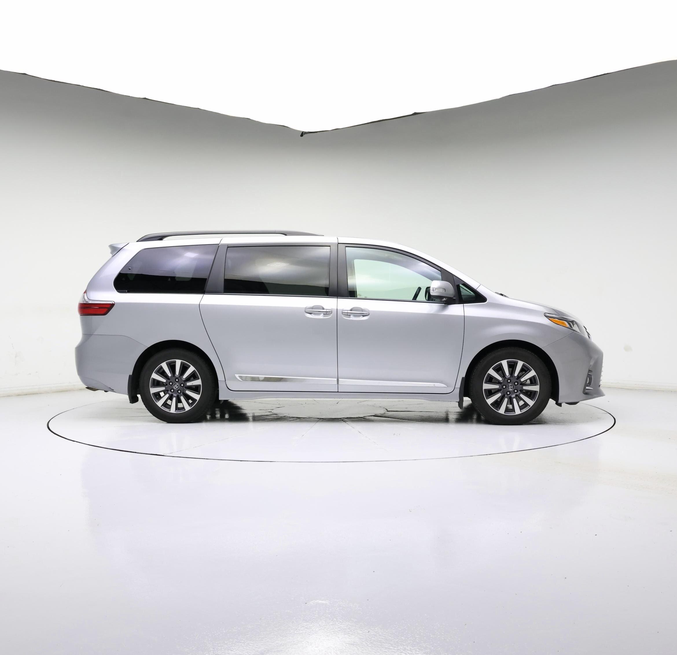 Thumbnail: 2018 Toyota Sienna - 7