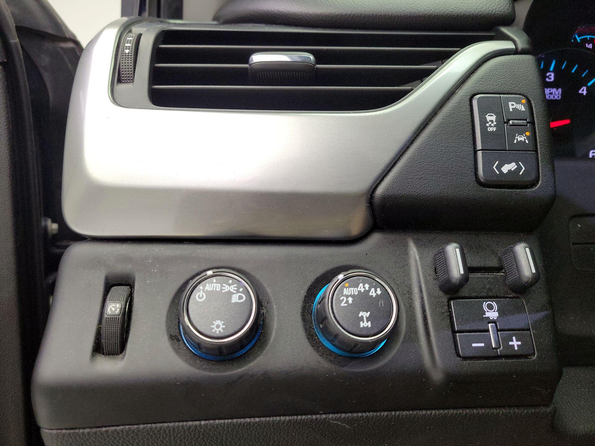 Thumbnail: 2020 Chevrolet Suburban - 13