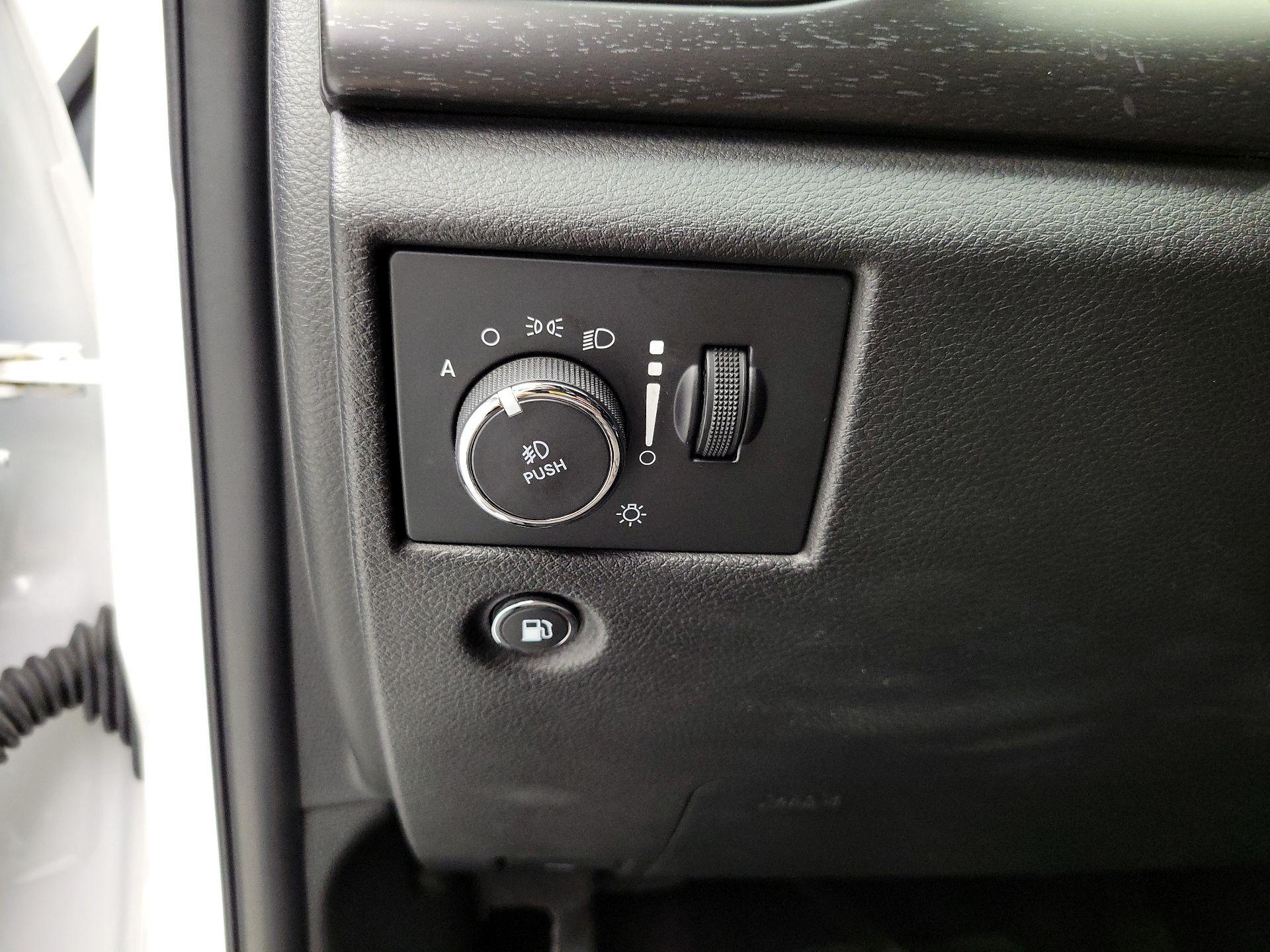 Thumbnail: 2018 Jeep Grand Cherokee - 13