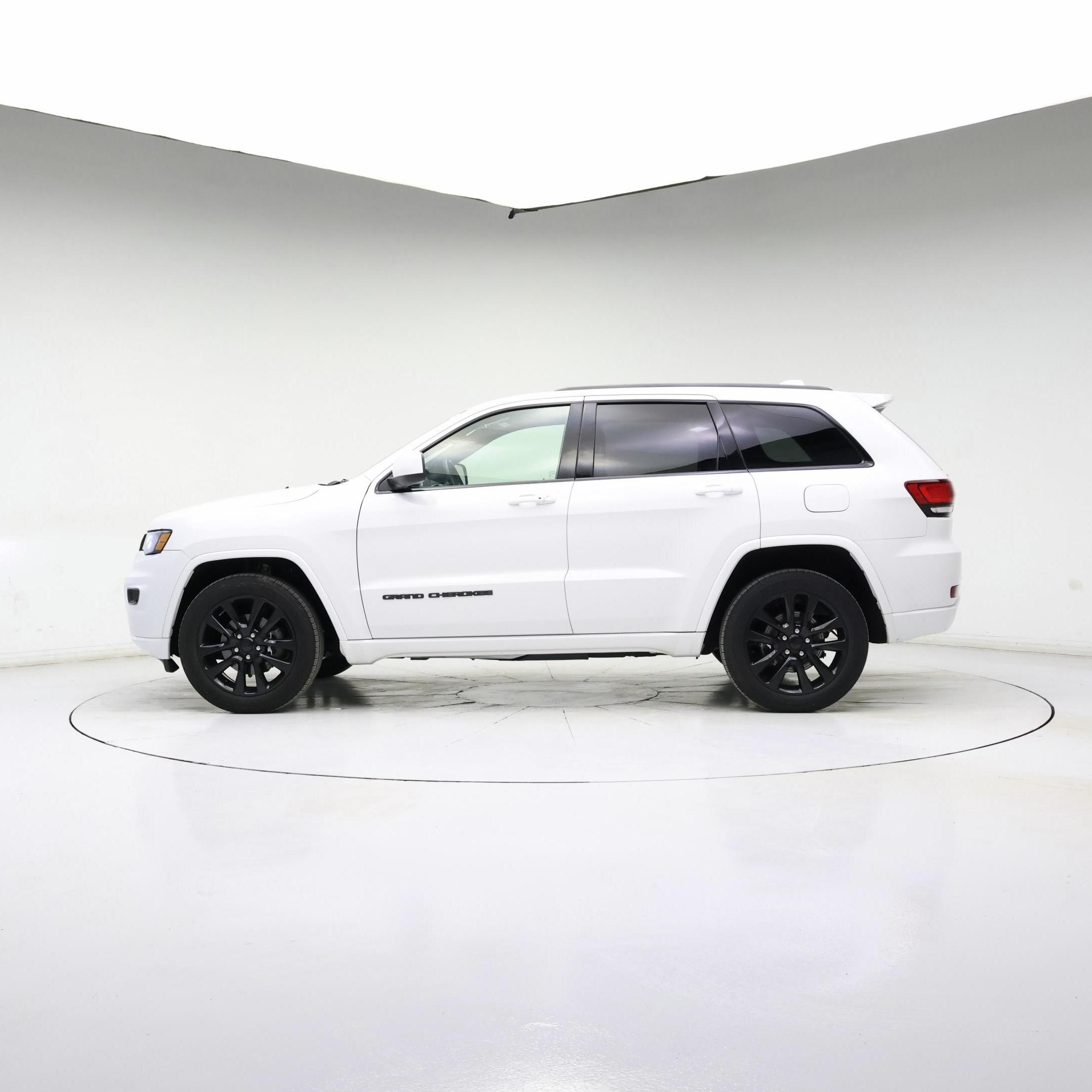 Thumbnail: 2018 Jeep Grand Cherokee - 3