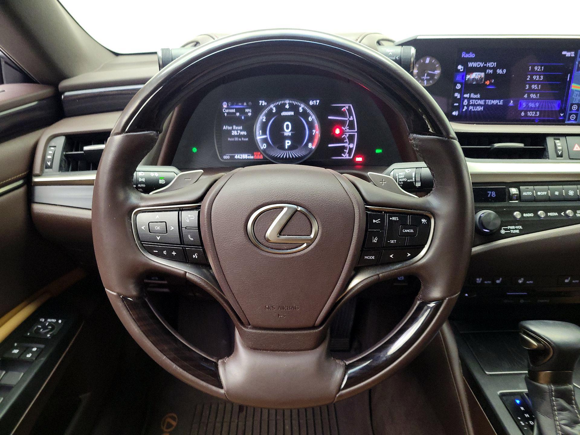 Thumbnail: 2020 Lexus ES - 10