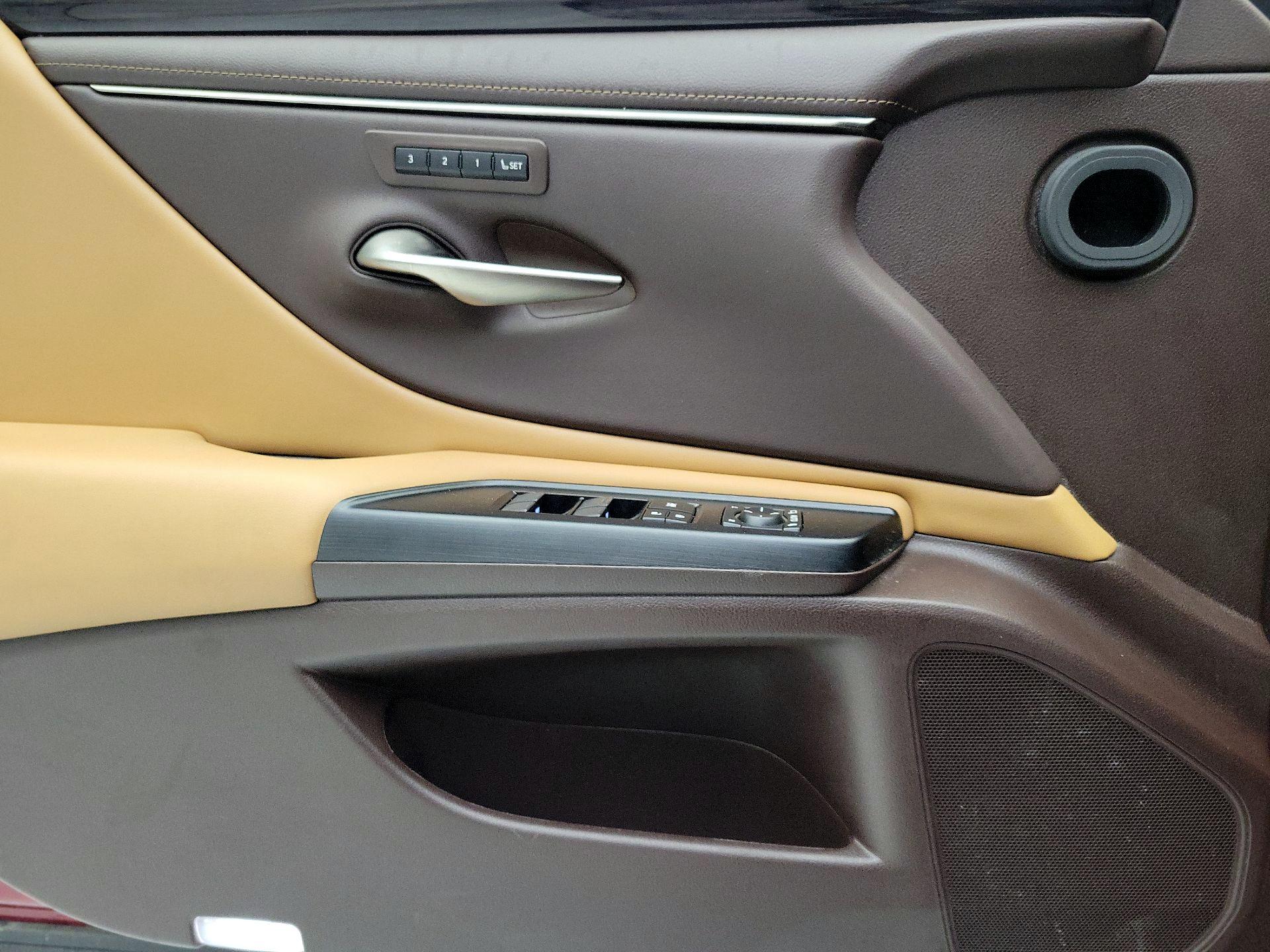 Thumbnail: 2020 Lexus ES - 12