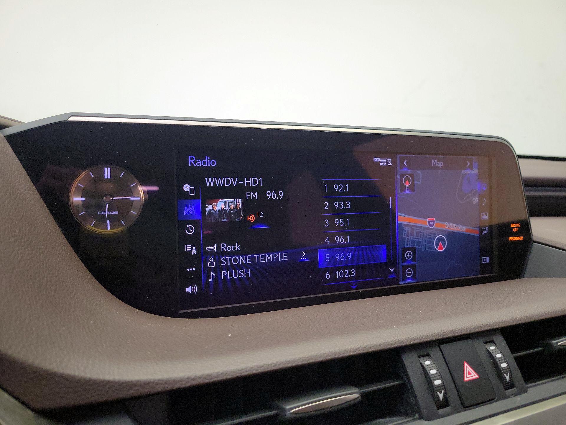 Thumbnail: 2020 Lexus ES - 14