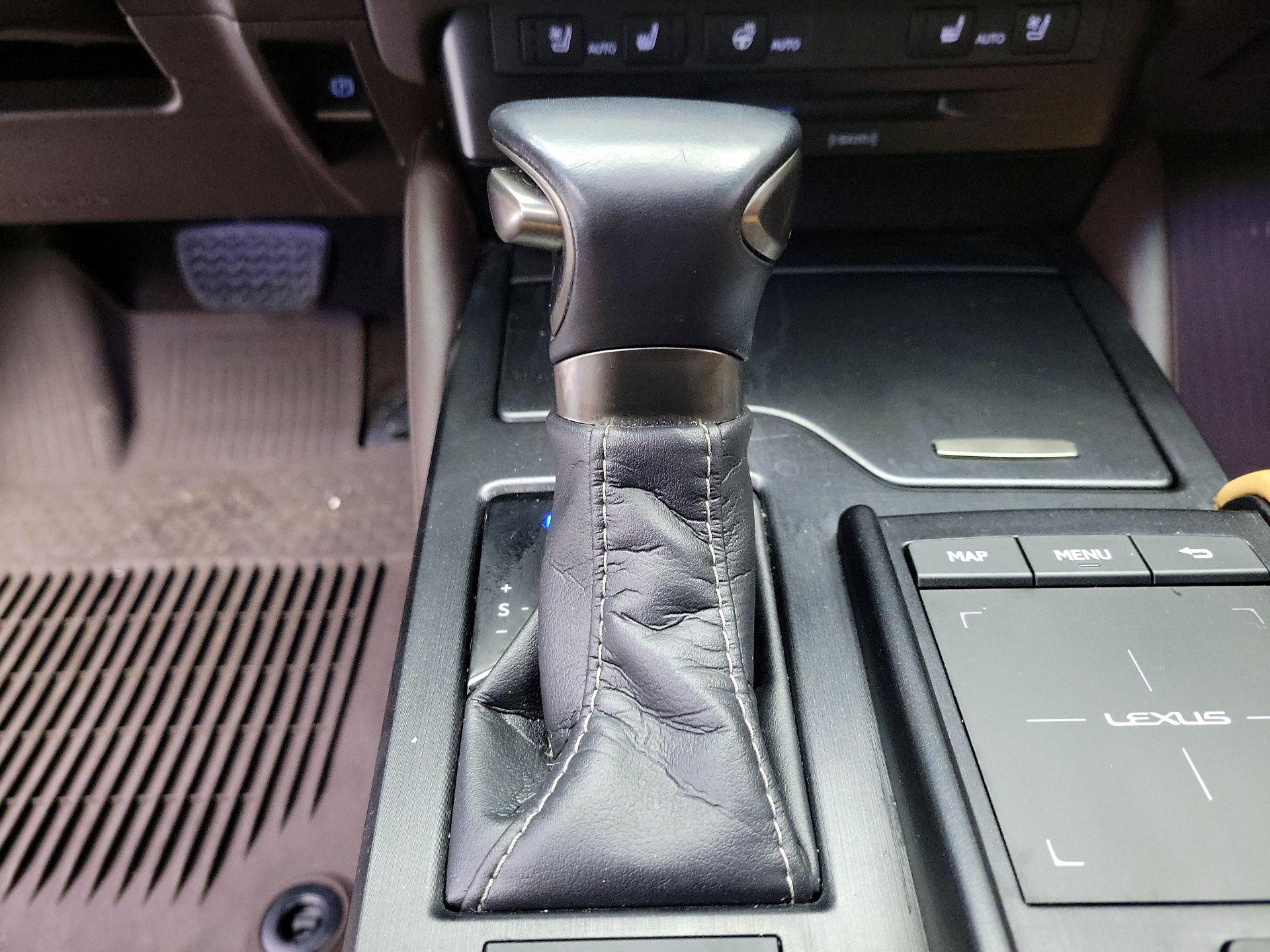 Thumbnail: 2020 Lexus ES - 16