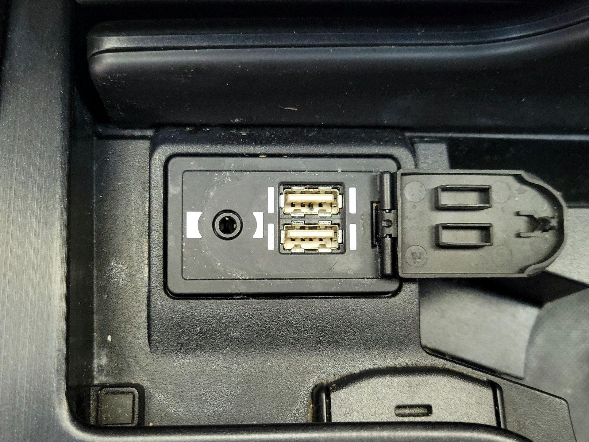 Thumbnail: 2020 Lexus ES - 17