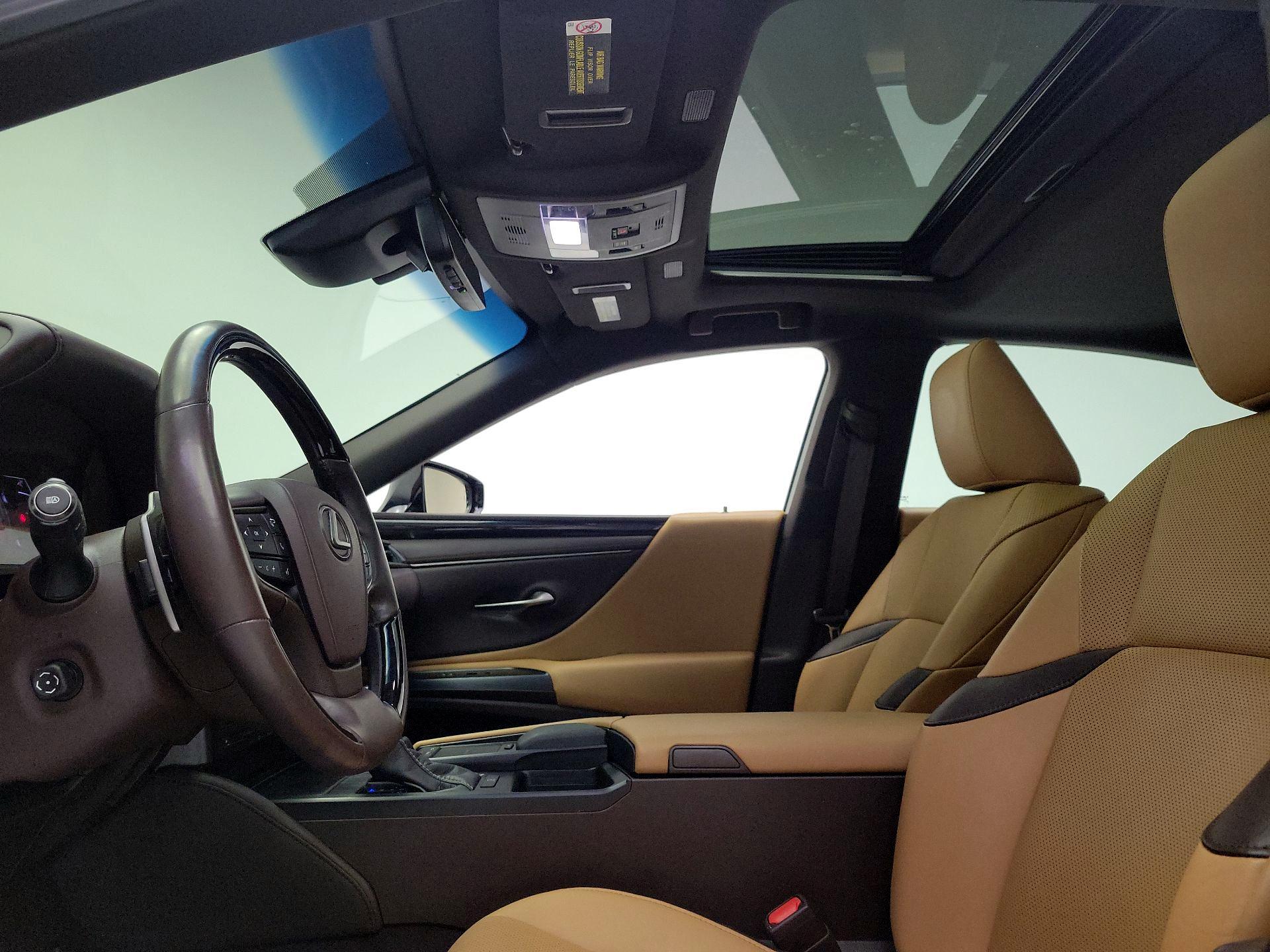 Thumbnail: 2020 Lexus ES - 18