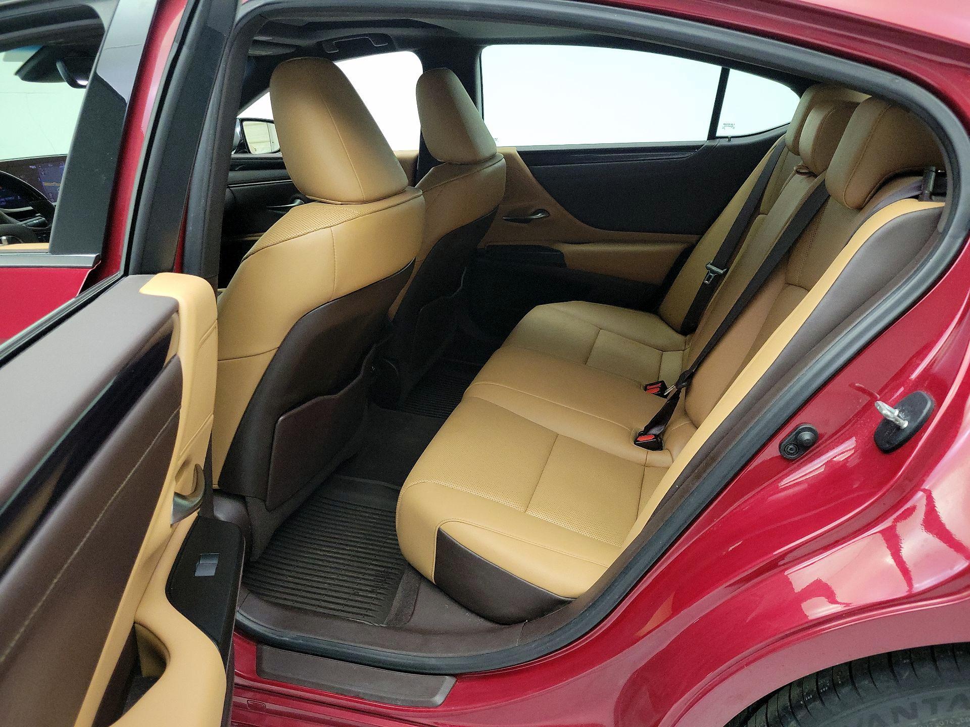 Thumbnail: 2020 Lexus ES - 19