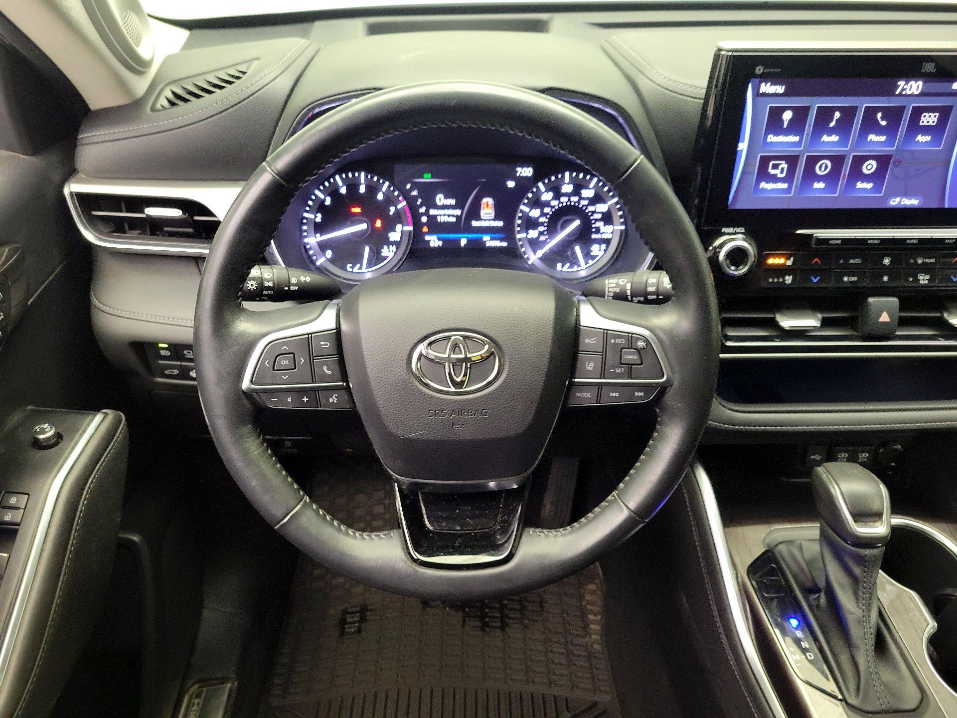 Thumbnail: 2020 Toyota Highlander - 10