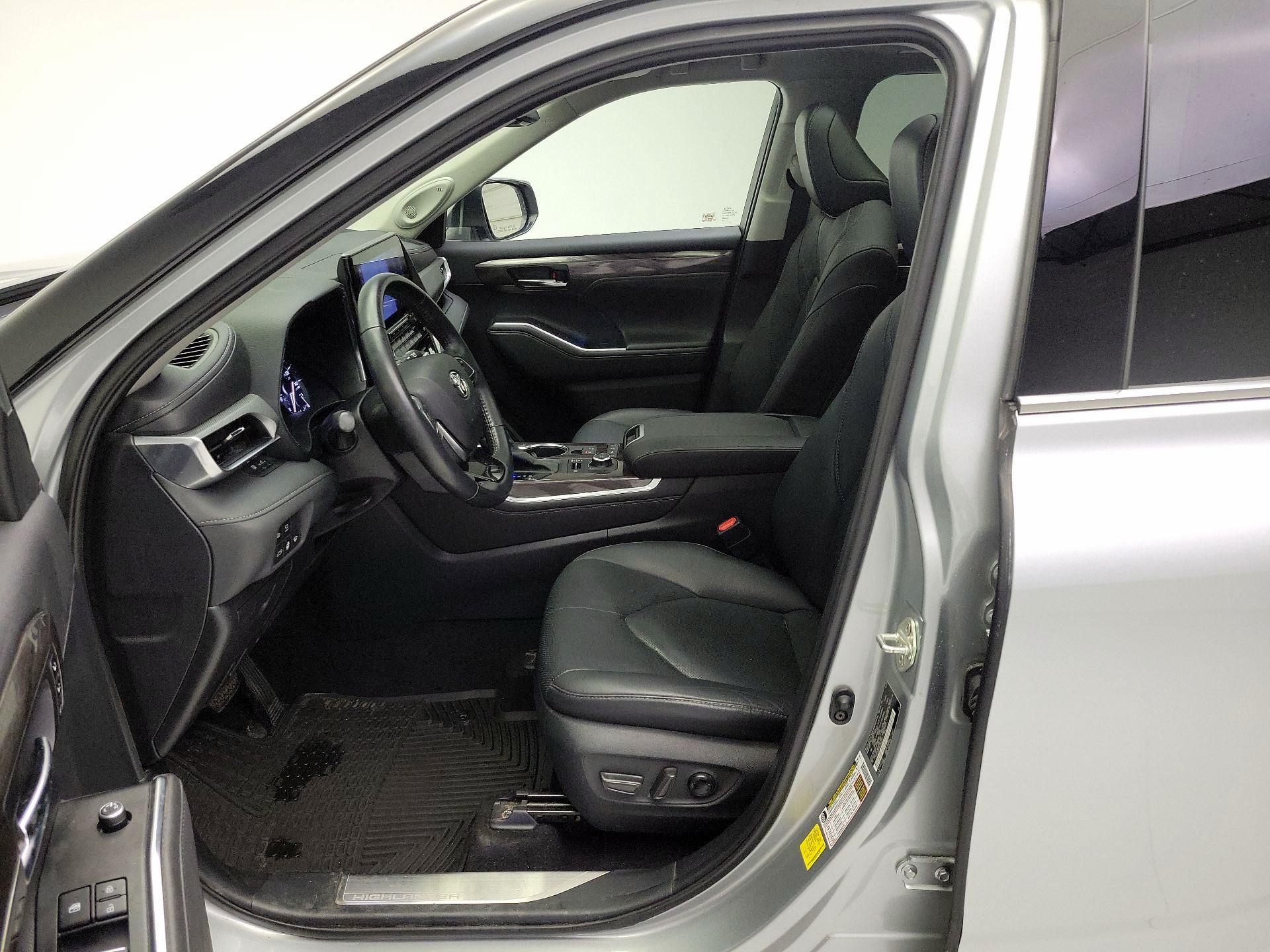 Thumbnail: 2020 Toyota Highlander - 11