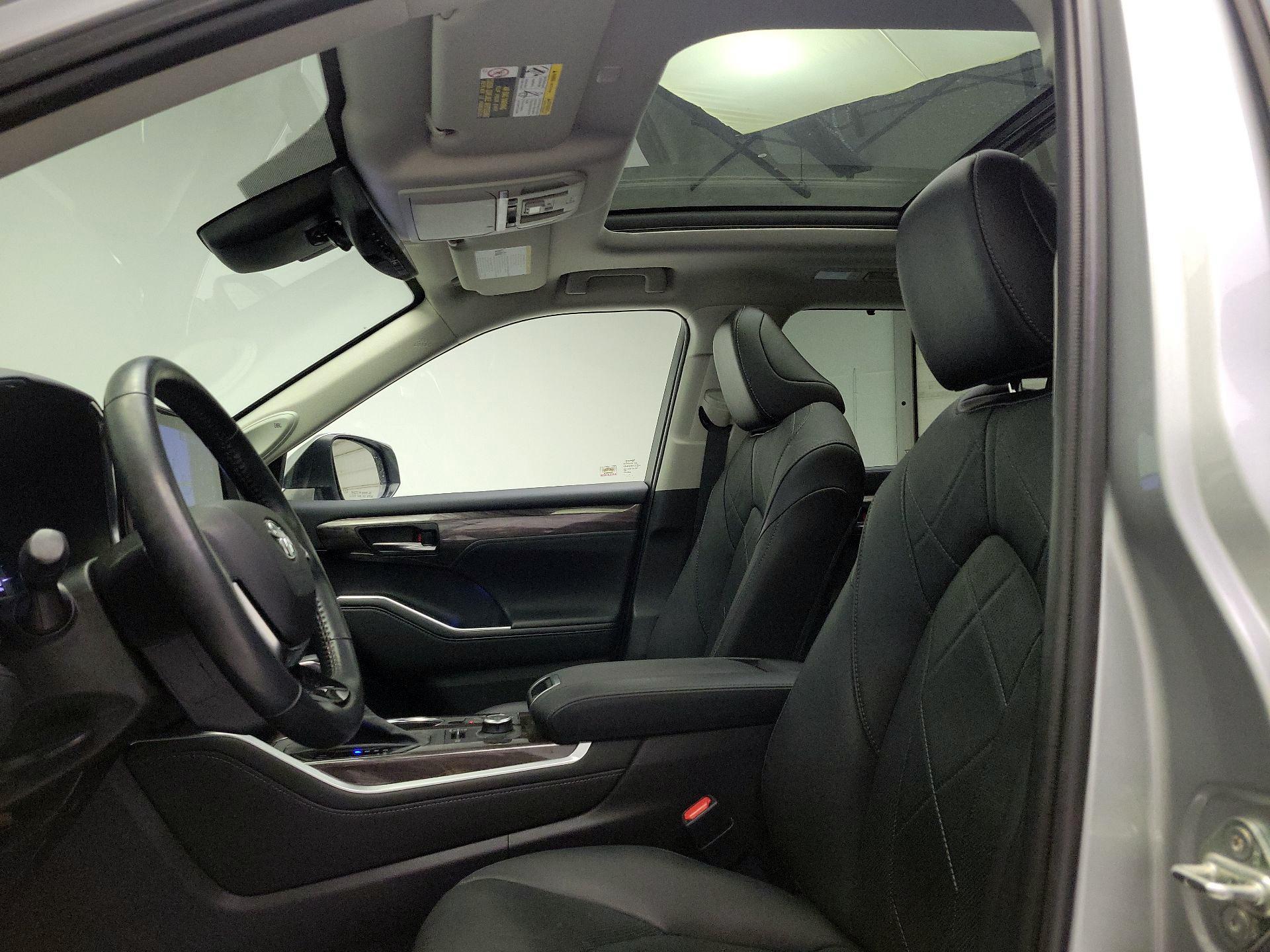 Thumbnail: 2020 Toyota Highlander - 20