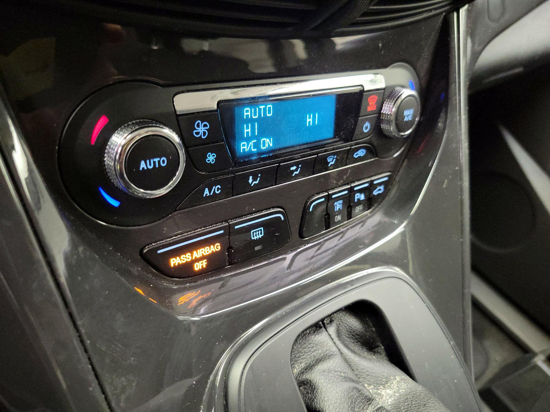 Thumbnail: 2015 Ford Escape - 16