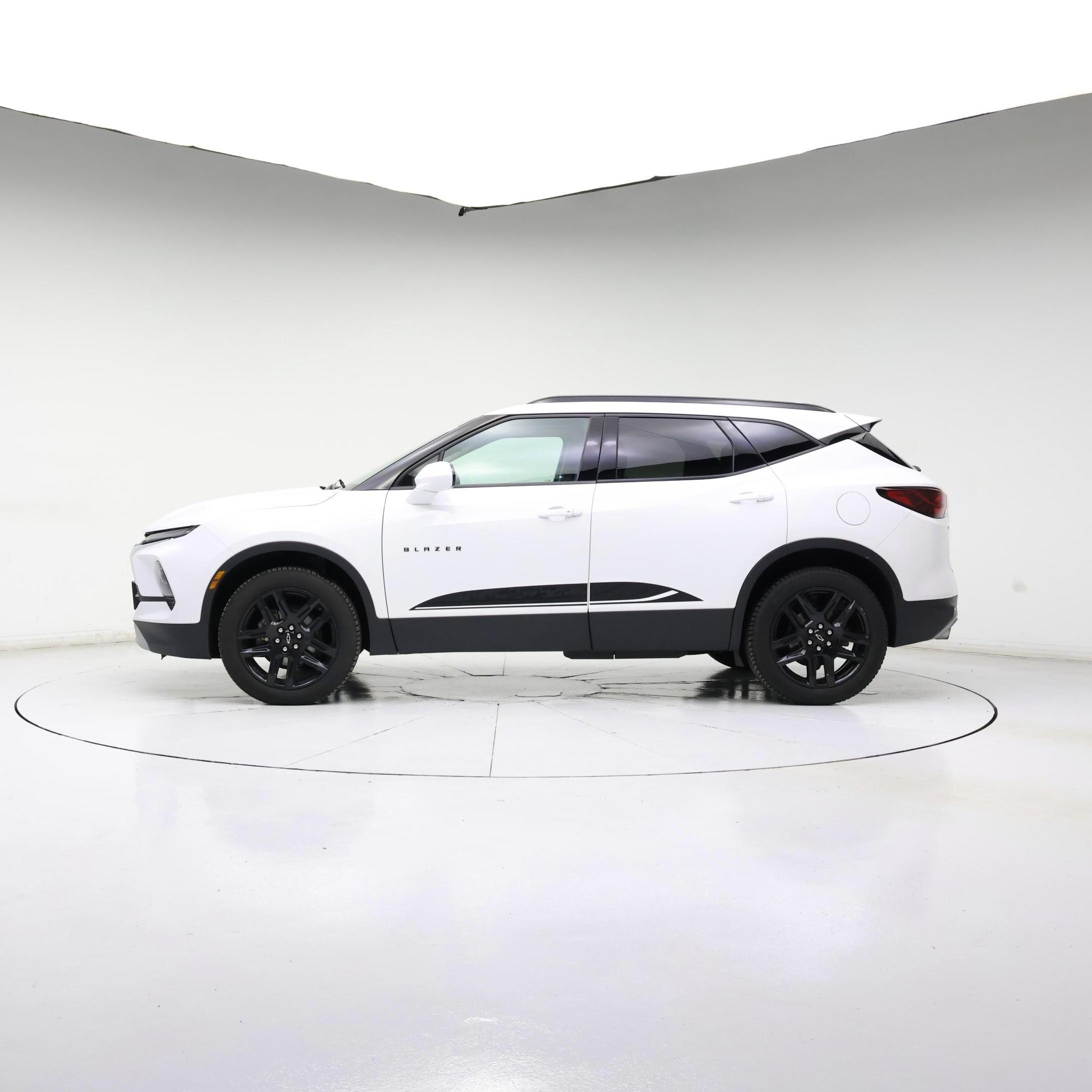 Thumbnail: 2023 Chevrolet Blazer - 3