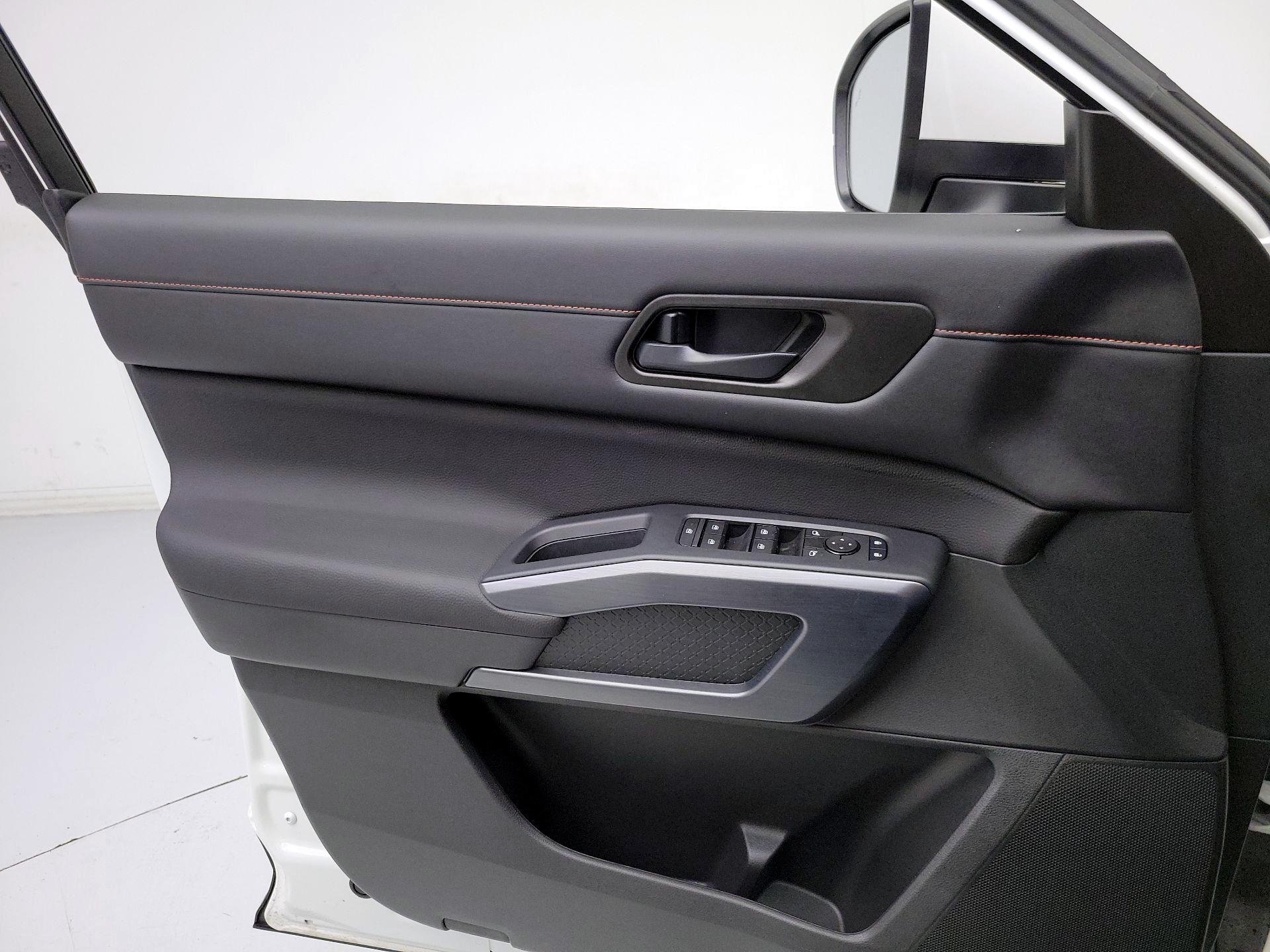 Thumbnail: 2025 Nissan Pathfinder - 12