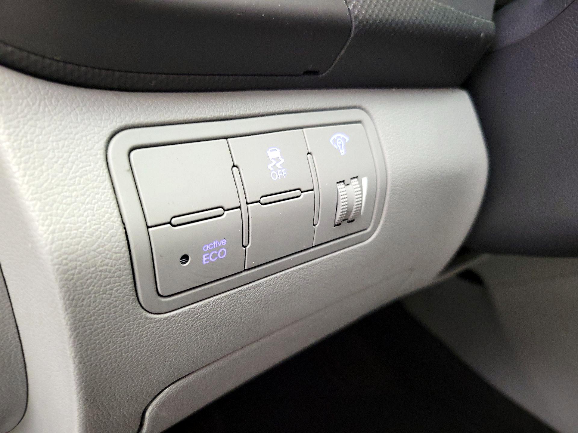 Thumbnail: 2017 Hyundai Accent - 13