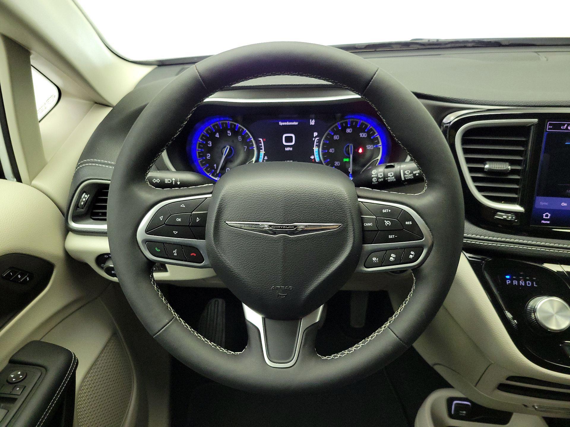 Thumbnail: 2024 Chrysler Pacifica - 10