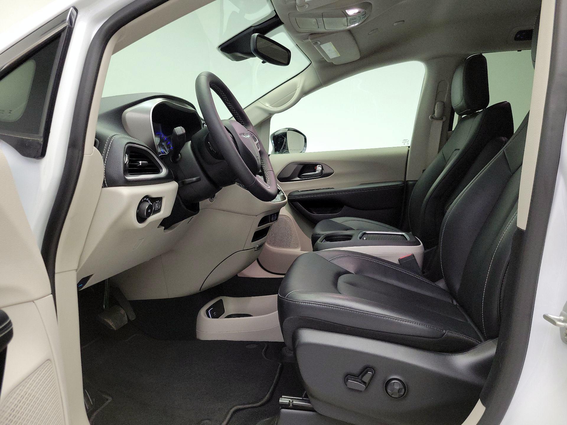 Thumbnail: 2024 Chrysler Pacifica - 11