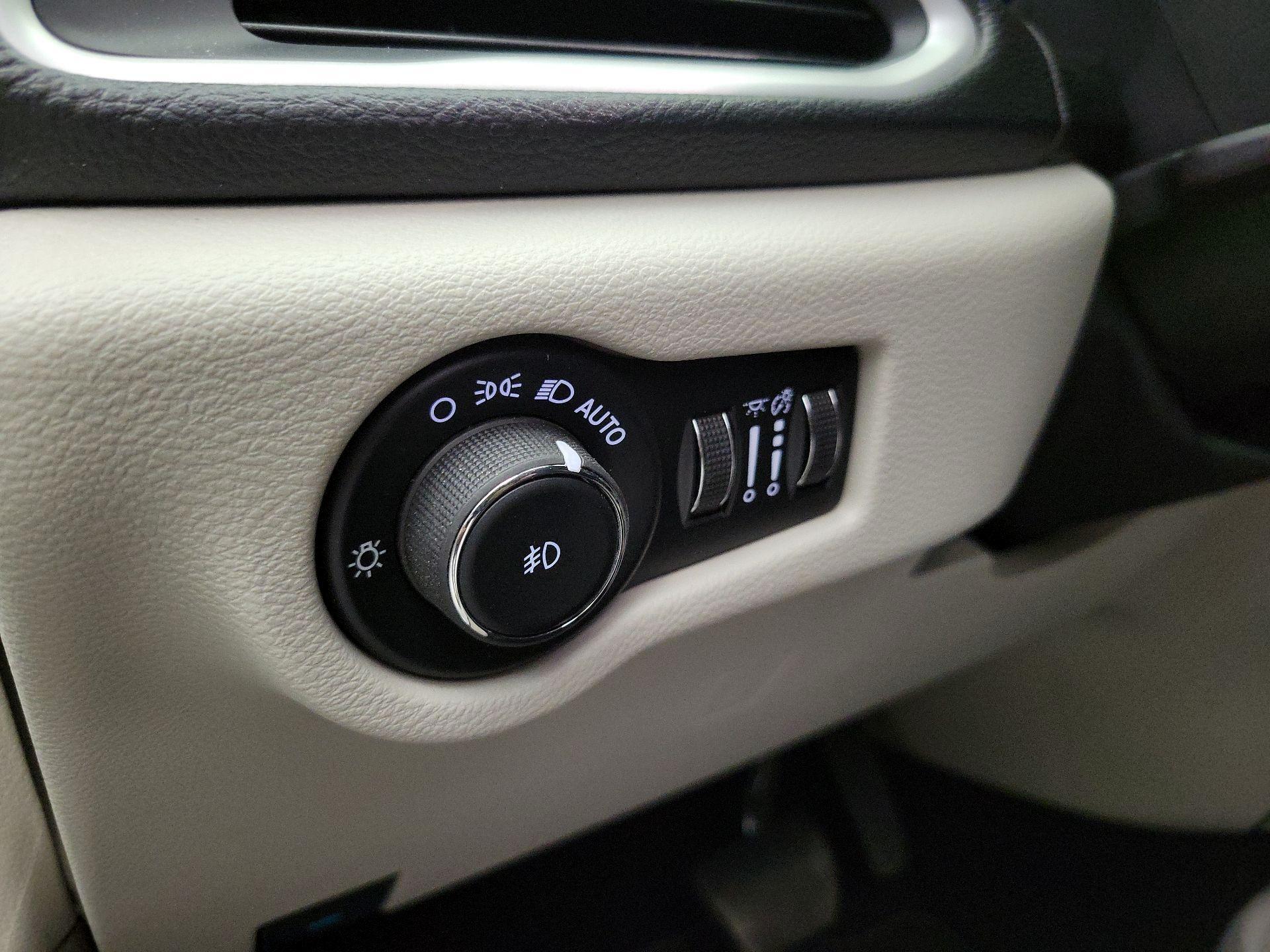 Thumbnail: 2024 Chrysler Pacifica - 13