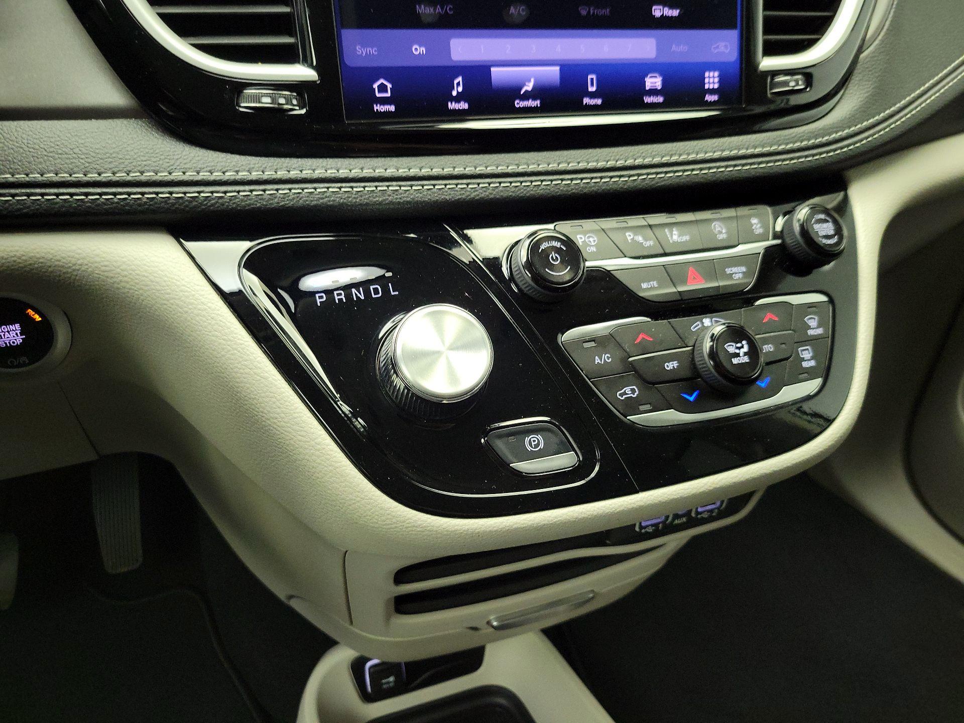 Thumbnail: 2024 Chrysler Pacifica - 17