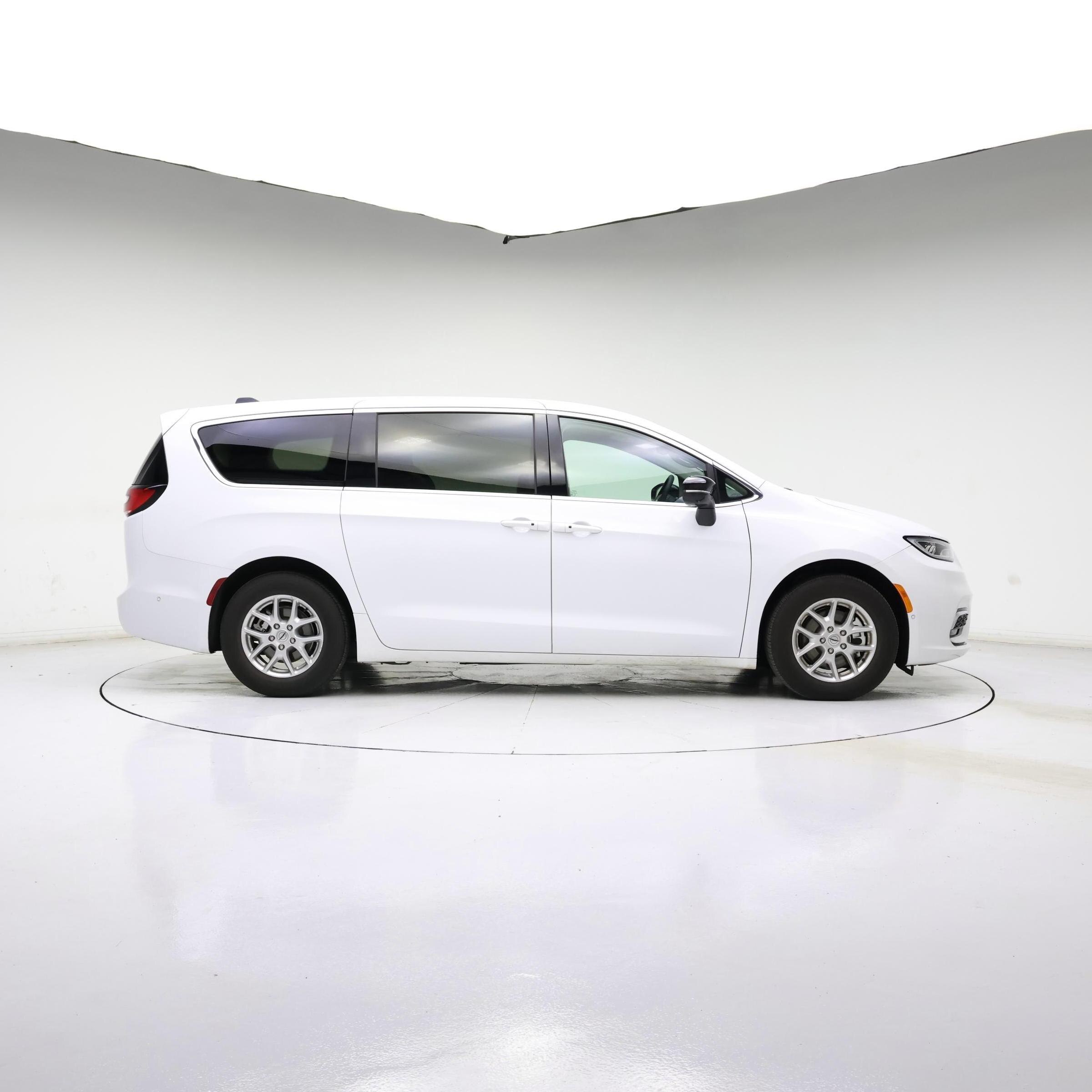 Thumbnail: 2024 Chrysler Pacifica - 7