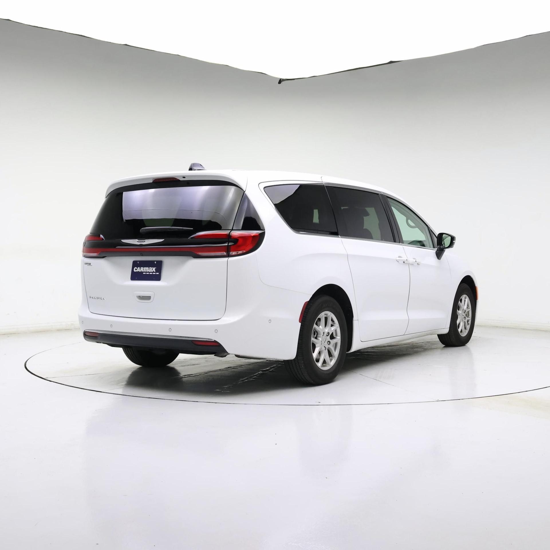 Thumbnail: 2024 Chrysler Pacifica - 8