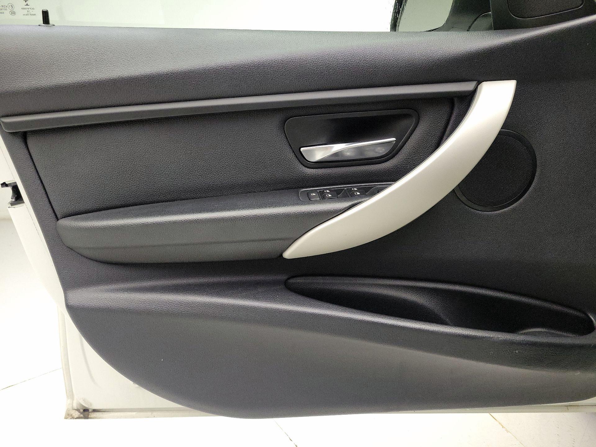 Thumbnail: 2015 BMW 3 Series - 12
