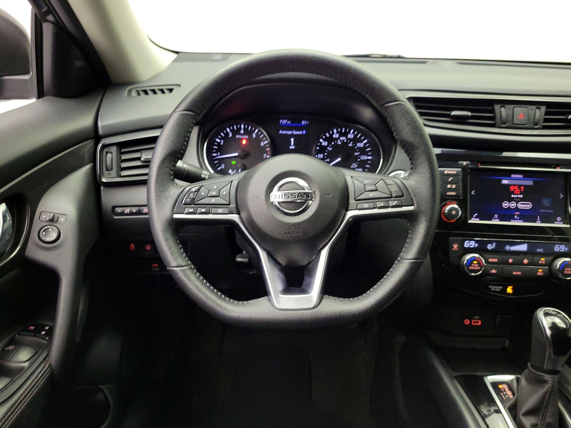 Thumbnail: 2019 Nissan Rogue - 10