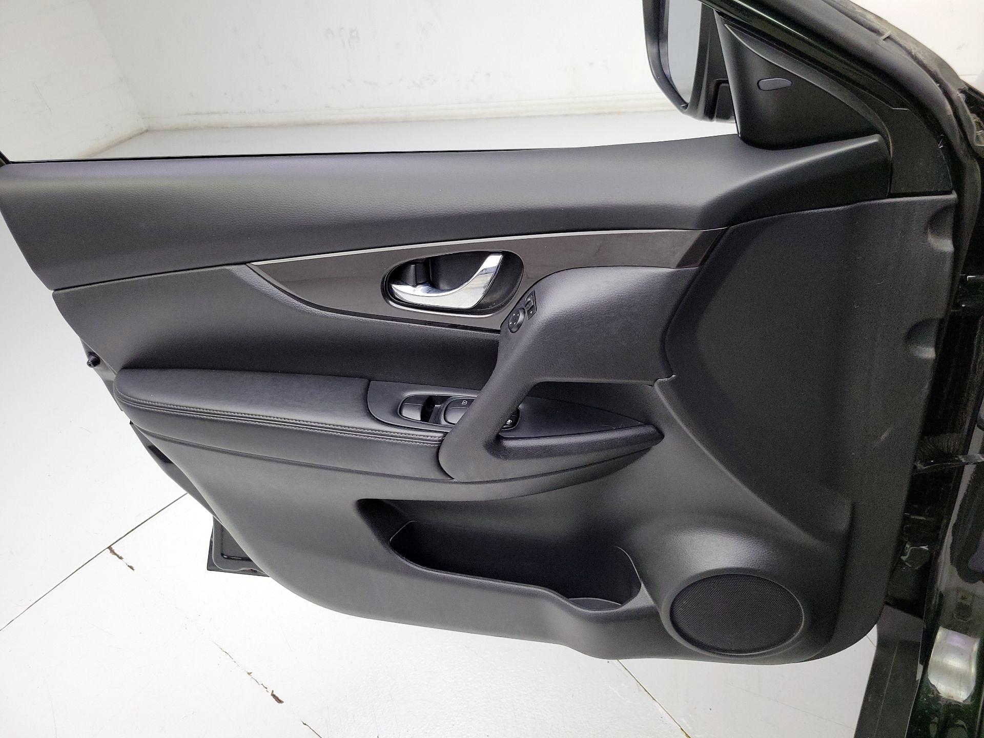 Thumbnail: 2019 Nissan Rogue - 12