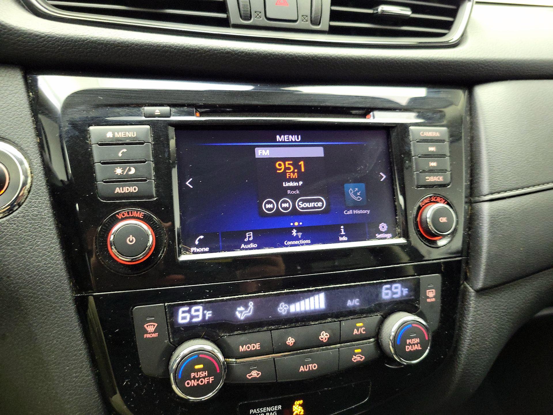 Thumbnail: 2019 Nissan Rogue - 15