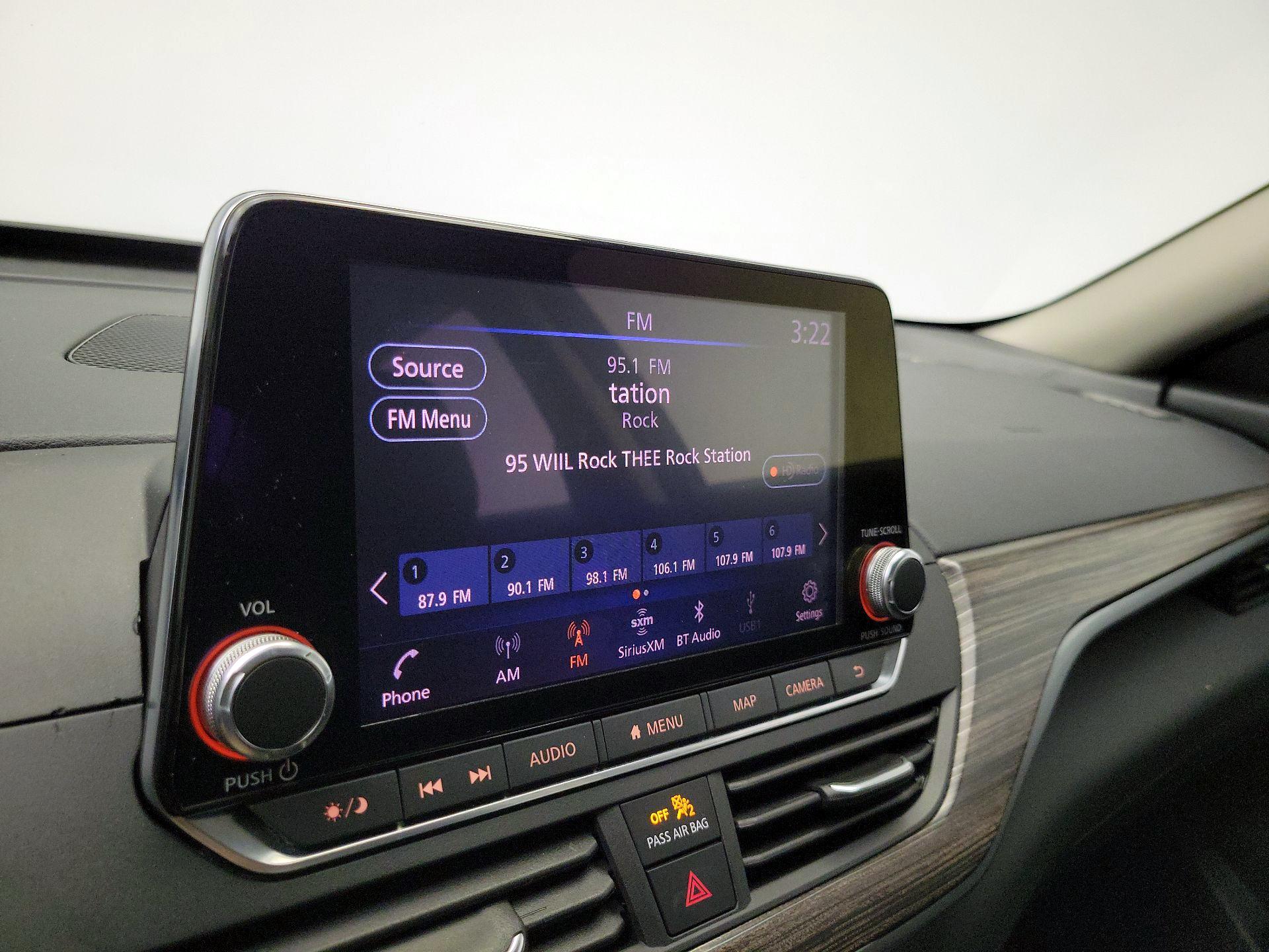 Thumbnail: 2019 Nissan Altima - 16