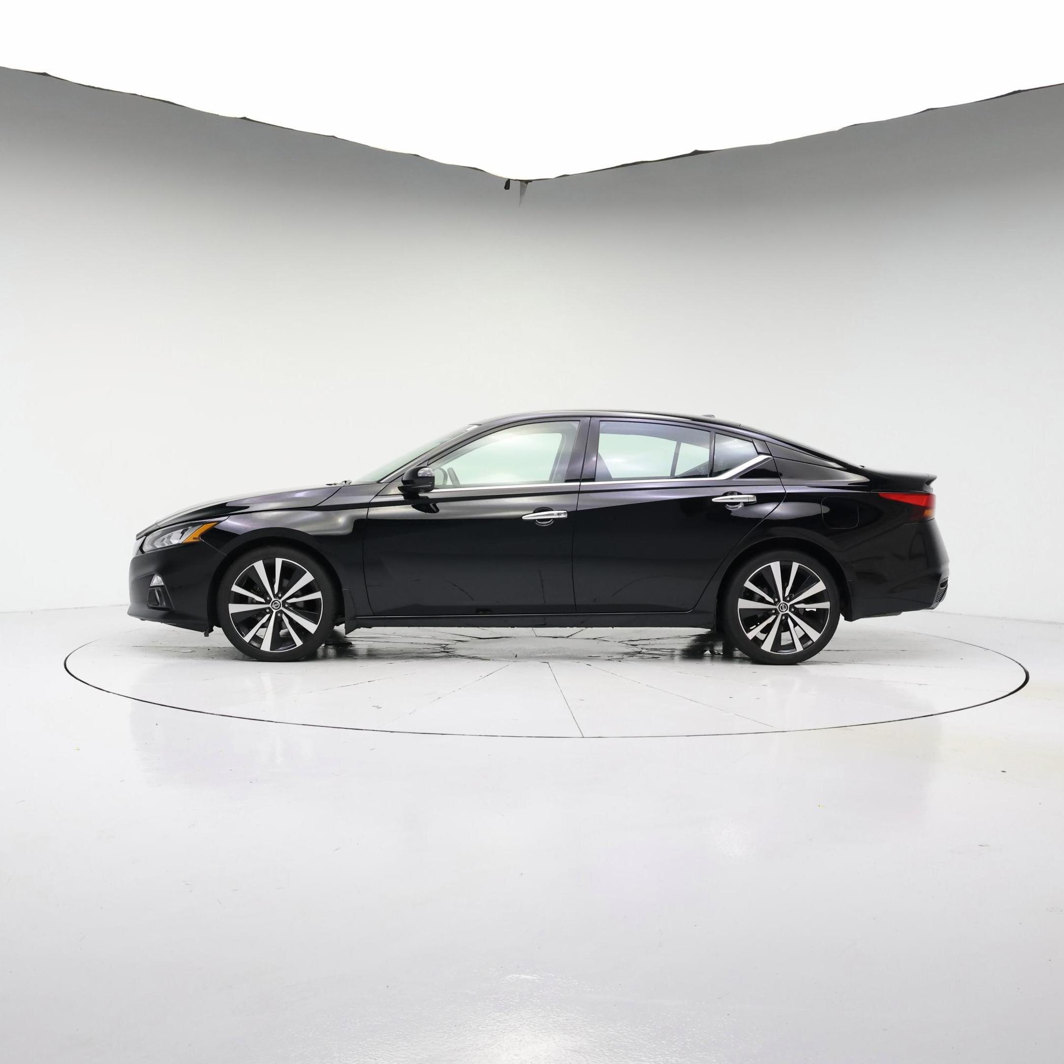 Thumbnail: 2019 Nissan Altima - 3