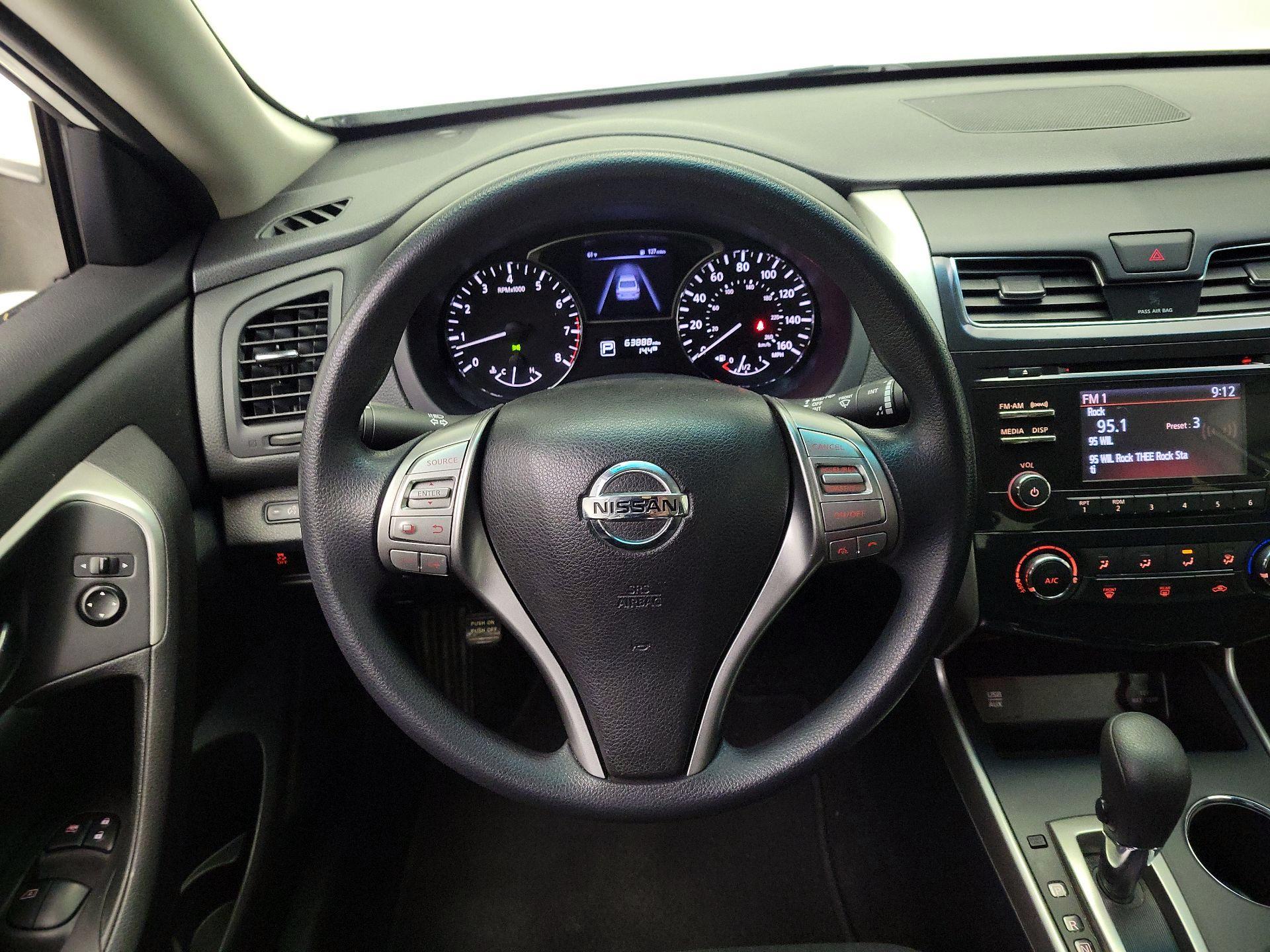 Thumbnail: 2015 Nissan Altima - 10