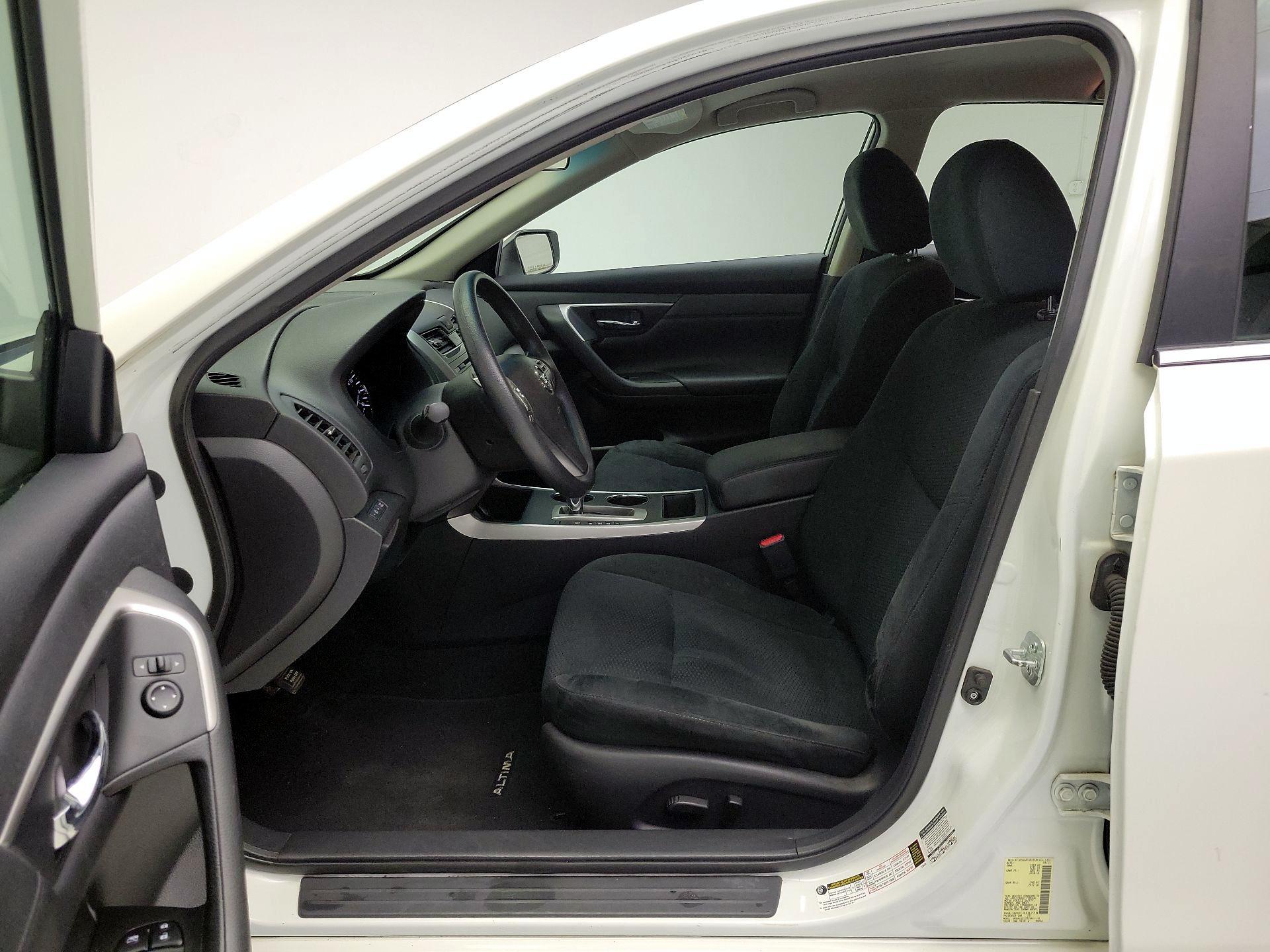 Thumbnail: 2015 Nissan Altima - 11