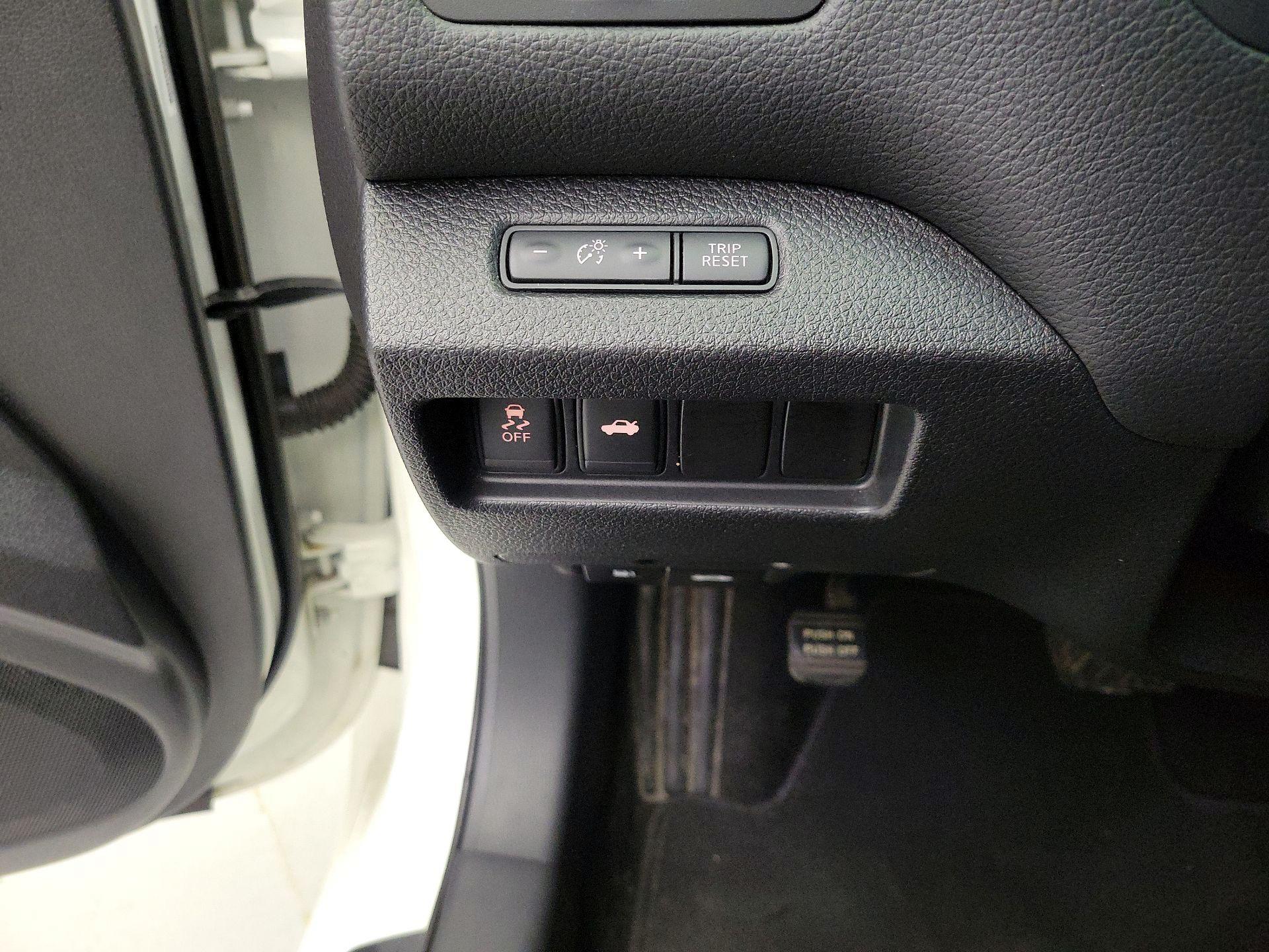 Thumbnail: 2015 Nissan Altima - 13