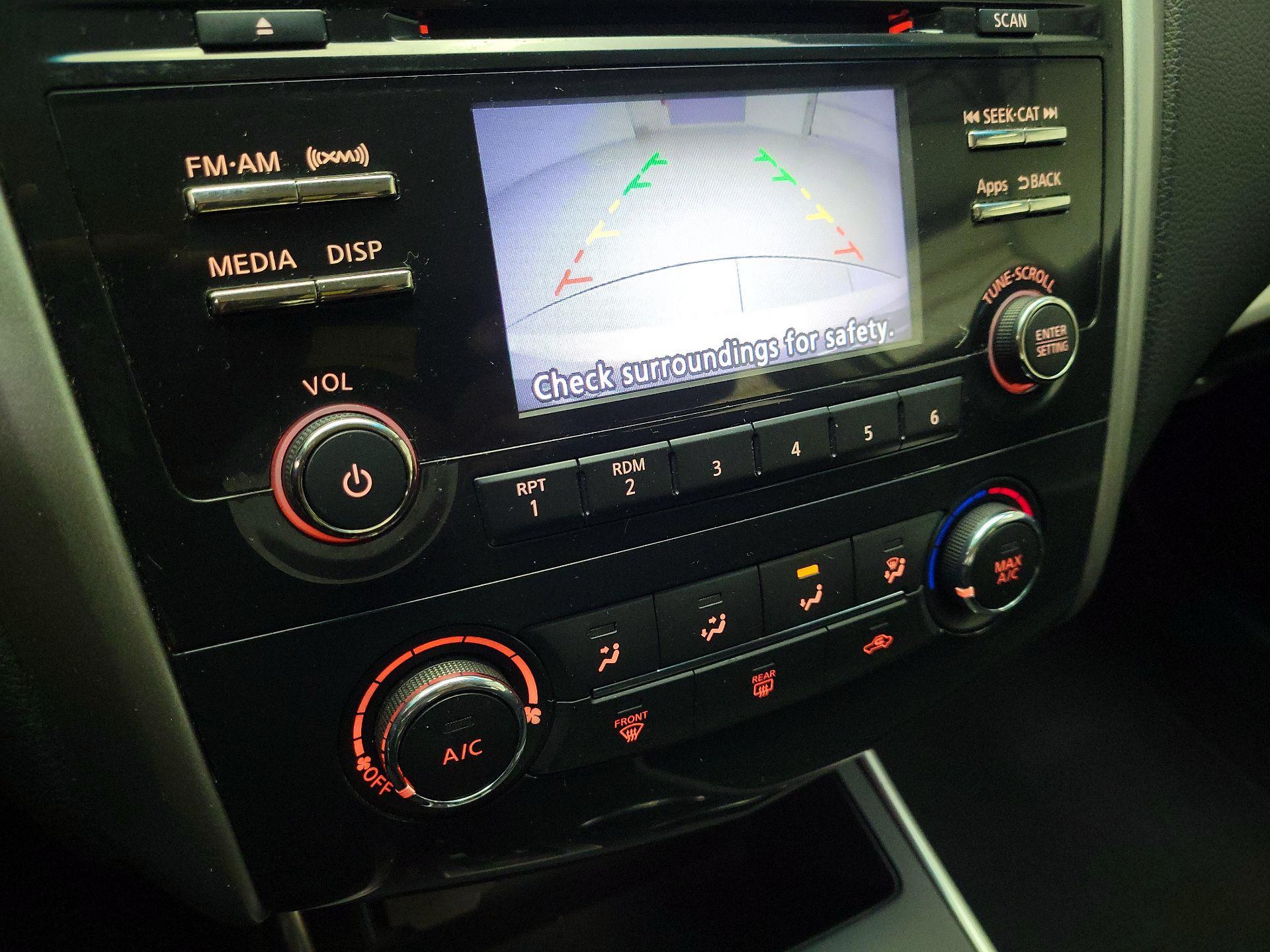 Thumbnail: 2015 Nissan Altima - 14