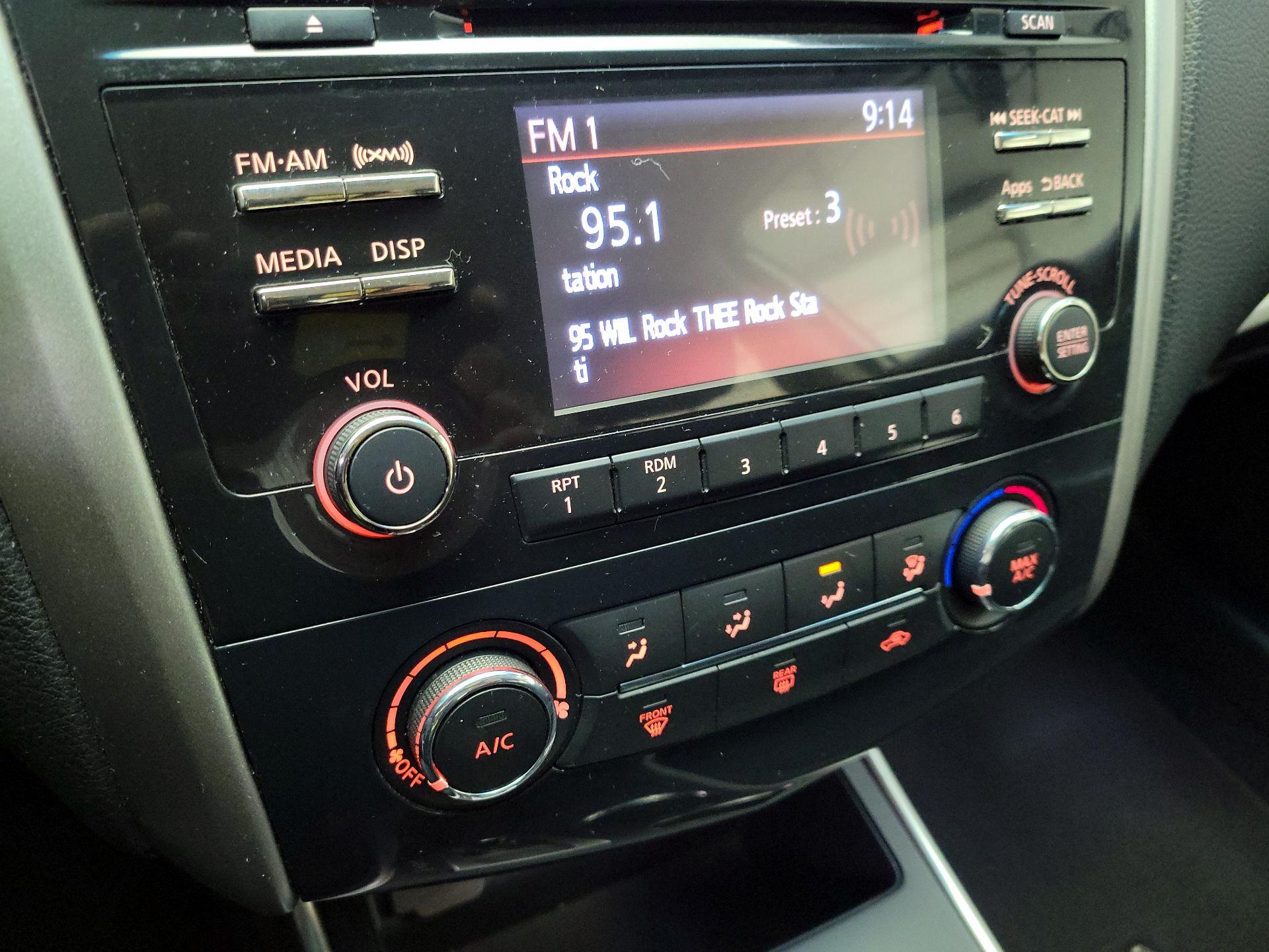 Thumbnail: 2015 Nissan Altima - 15