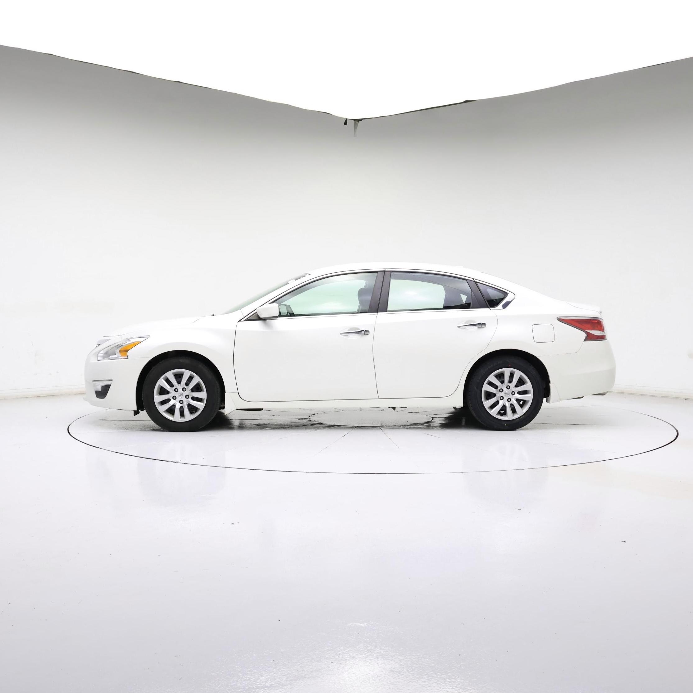 Thumbnail: 2015 Nissan Altima - 3