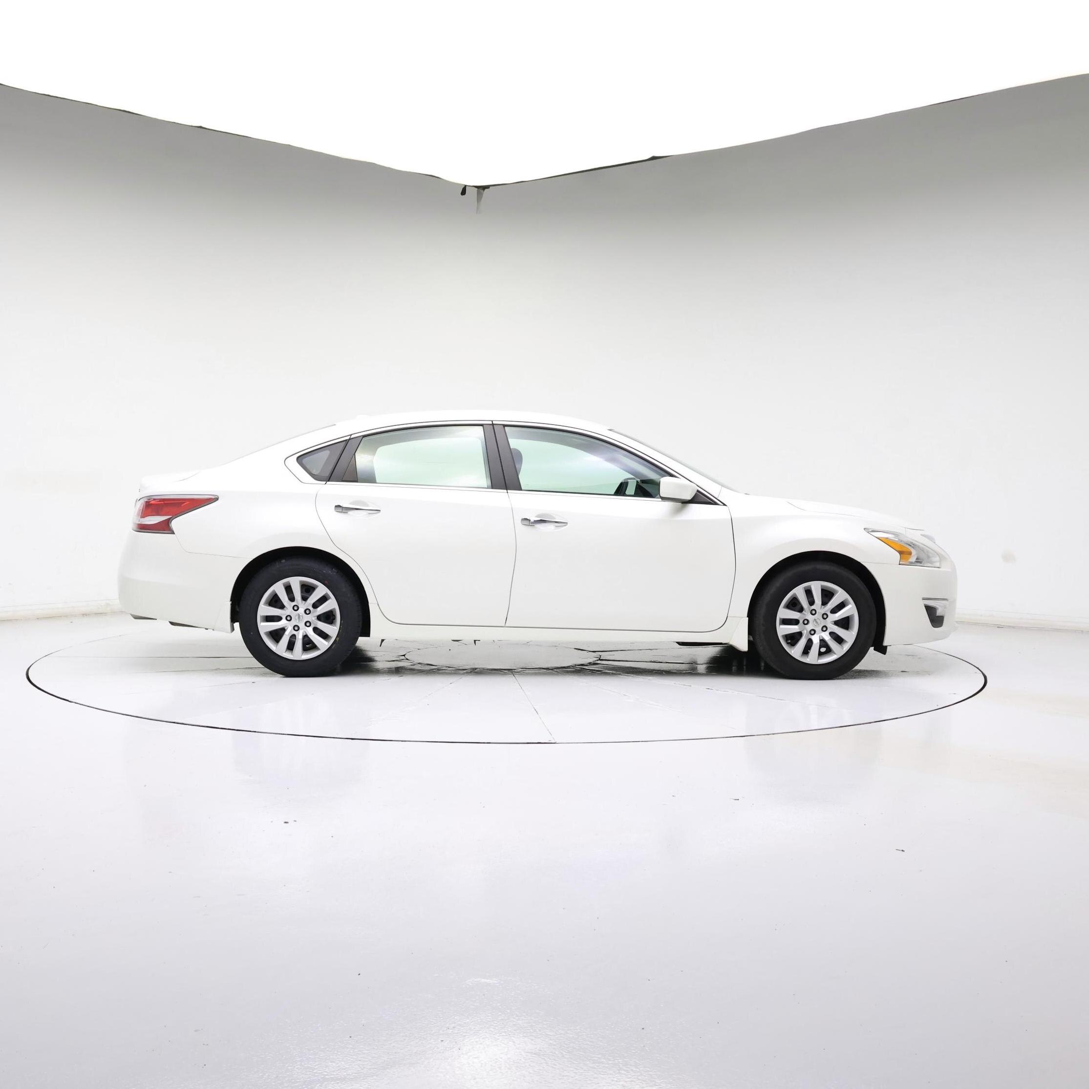 Thumbnail: 2015 Nissan Altima - 7