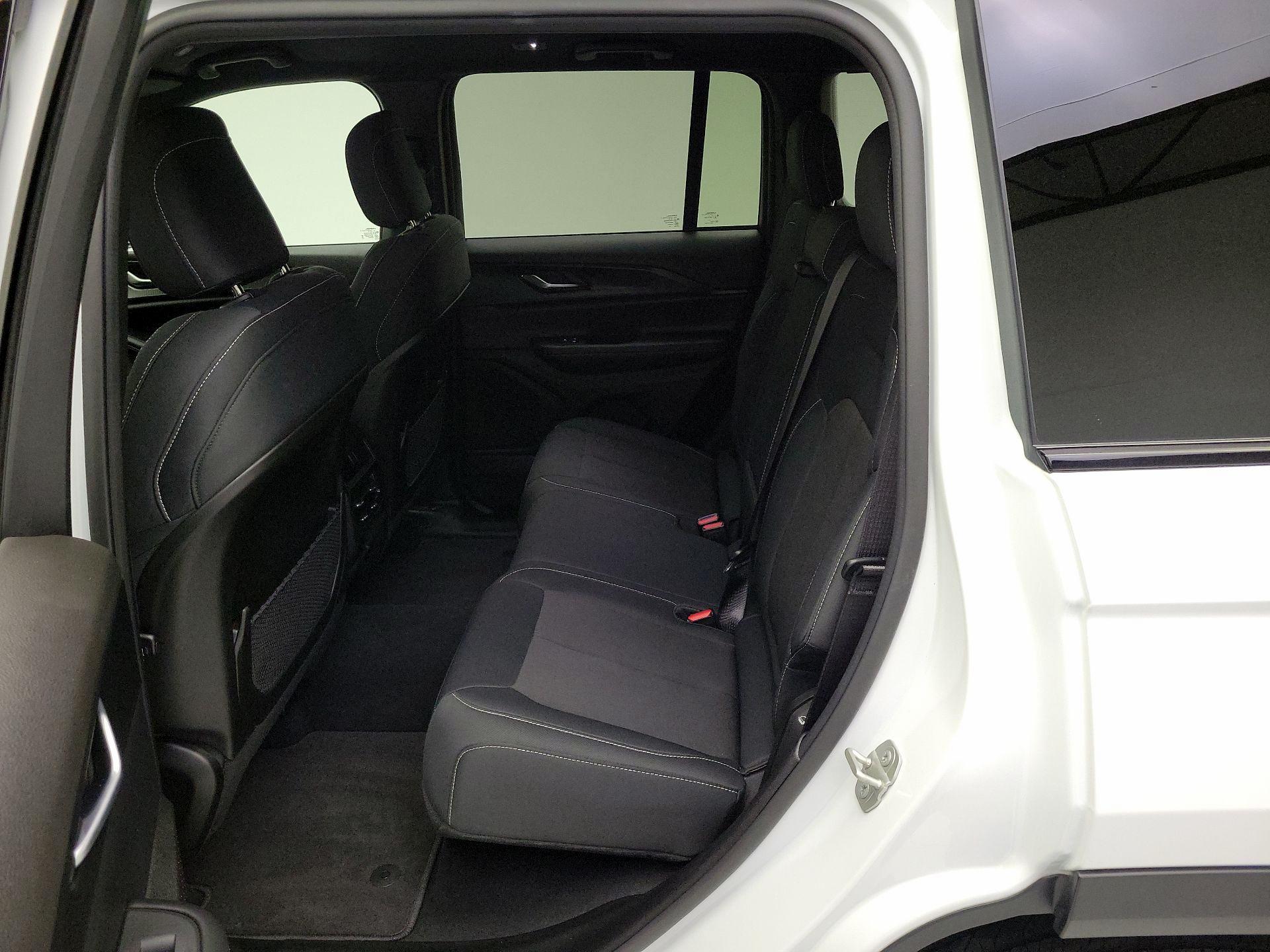 Thumbnail: 2024 Jeep Grand Cherokee - 19