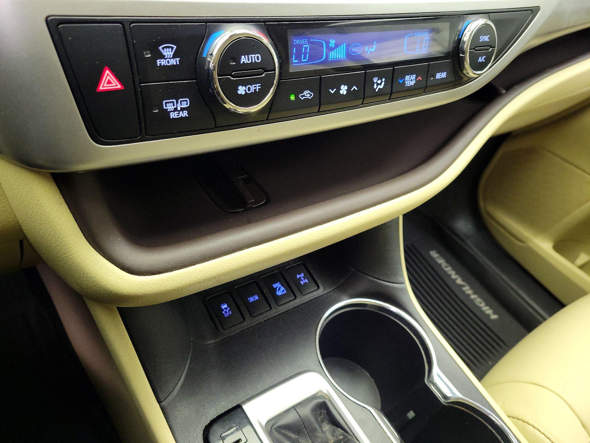 Thumbnail: 2017 Toyota Highlander - 17