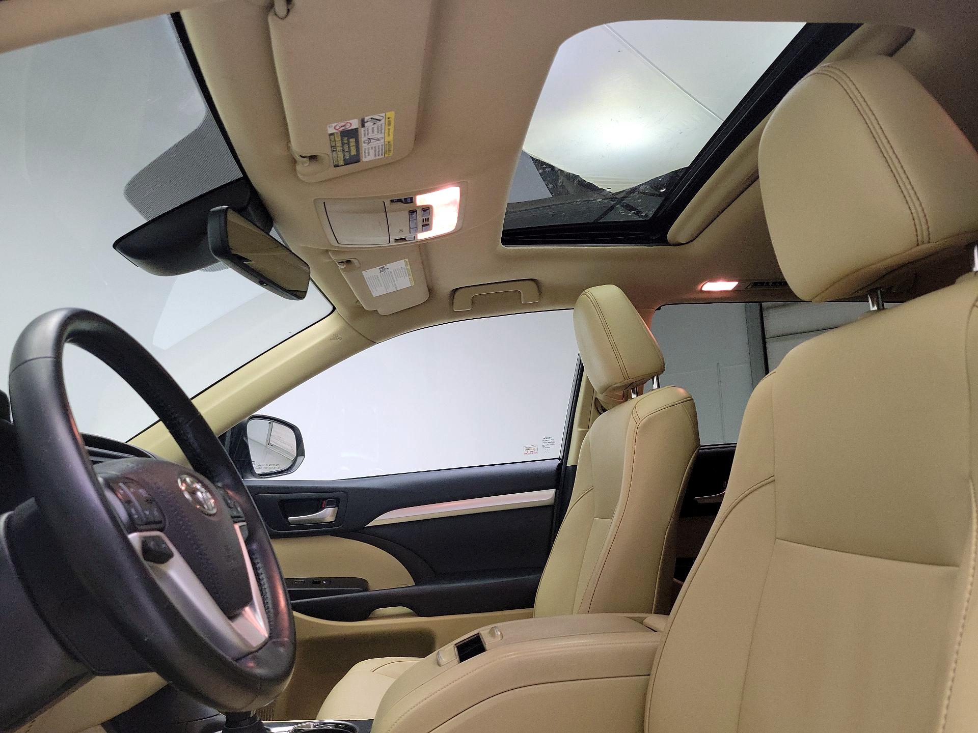 Thumbnail: 2017 Toyota Highlander - 20