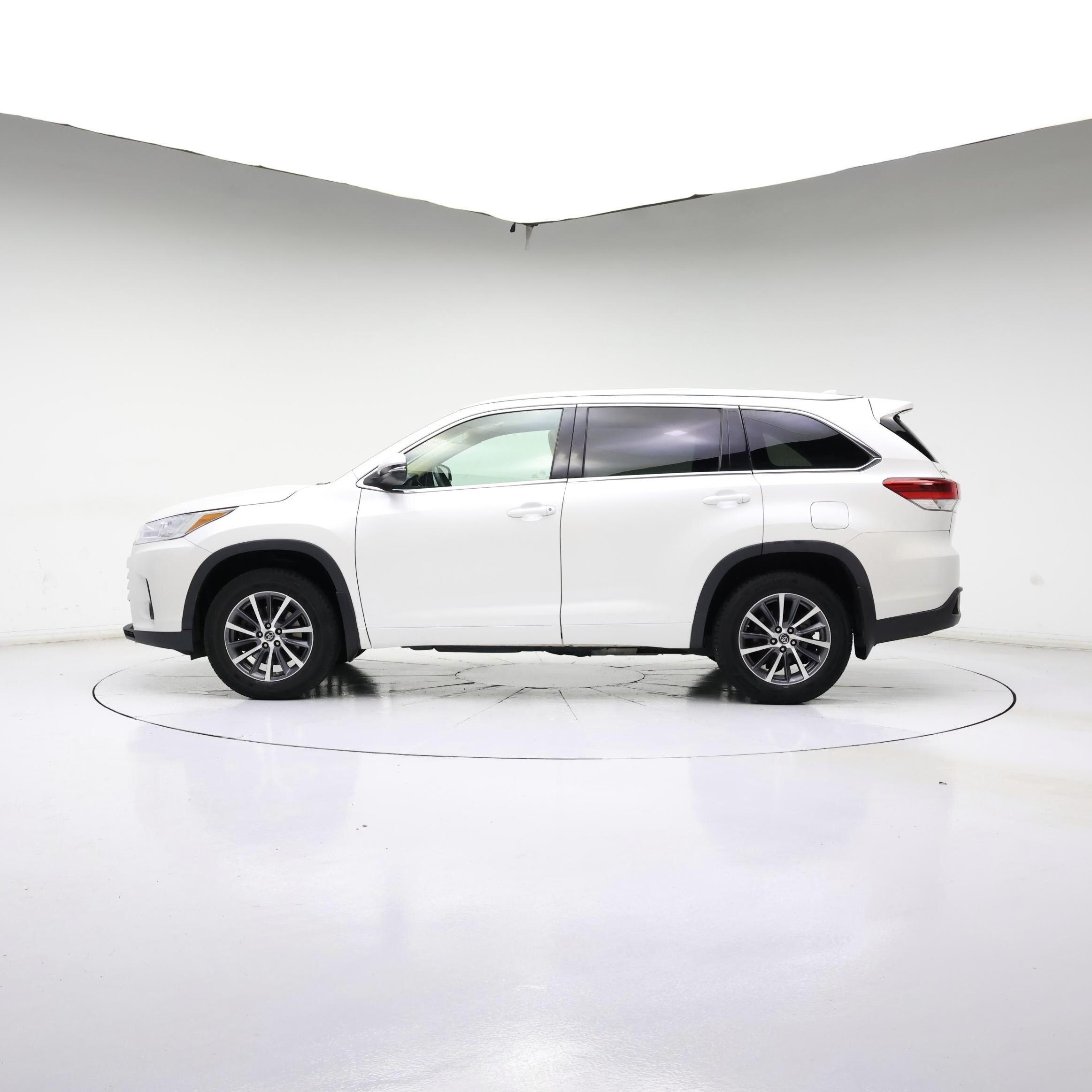 Thumbnail: 2017 Toyota Highlander - 3