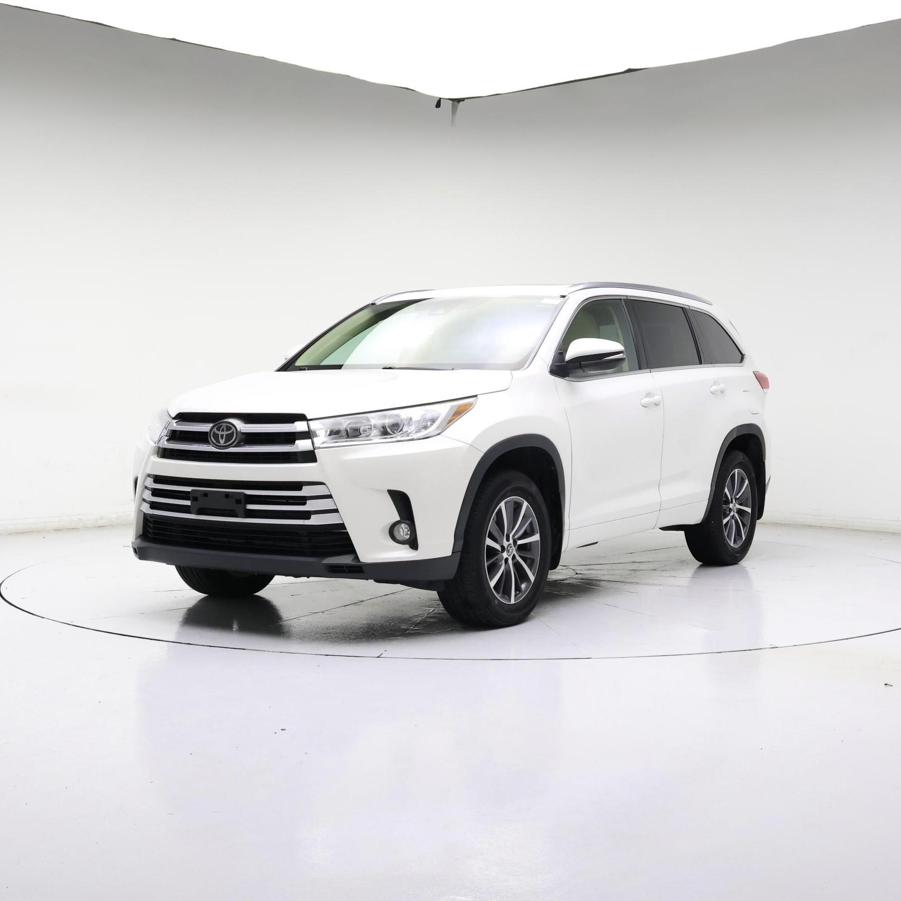 Thumbnail: 2017 Toyota Highlander - 4
